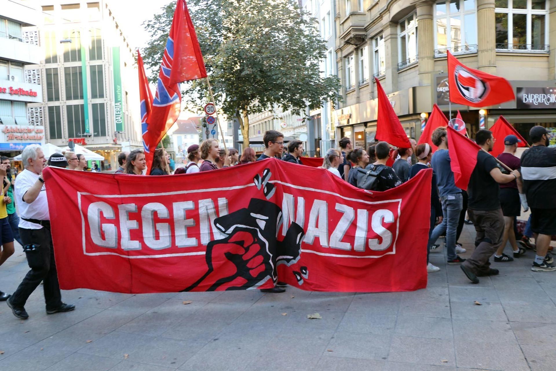 Stuttgart'ta ırkçı parti AfD'ye protesto