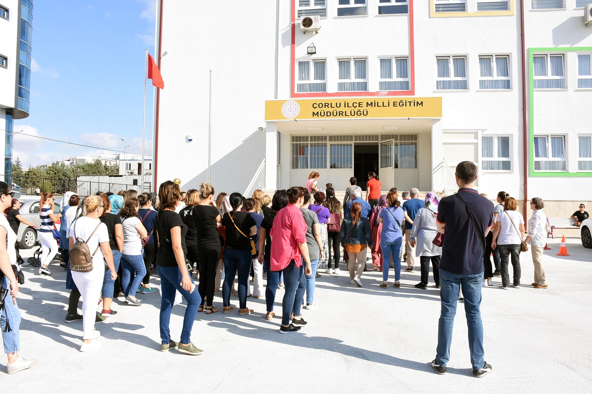 Çorlu'da öğrenci velilerinden protesto eylemi