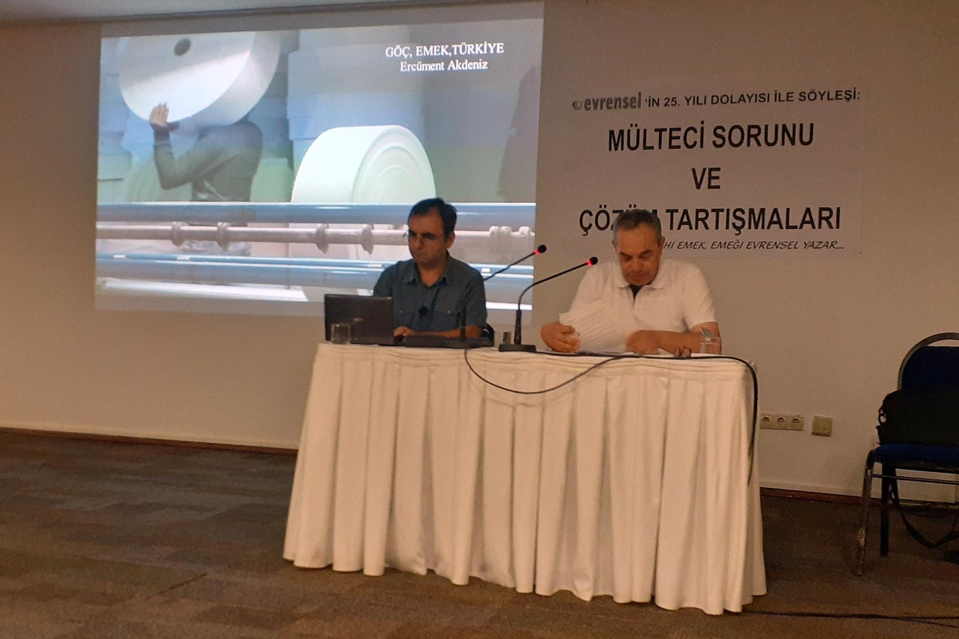 İzmir’de mülteci sorunu ve çözüm önerileri tartışıldı