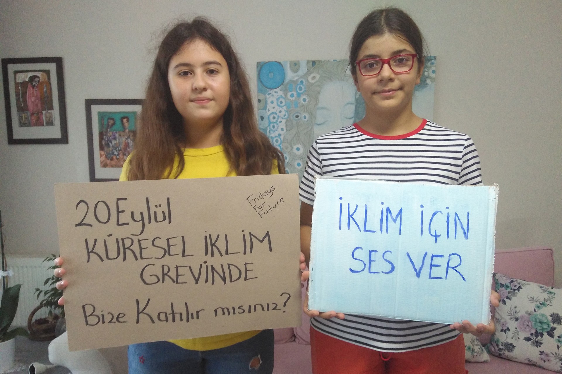 Sıfır Gelecek Platformu Sözcüsü Elif Ünal ve Ortaokul Öğrencileri Yağmur Ocak ve Ece Doğa Bayraktar