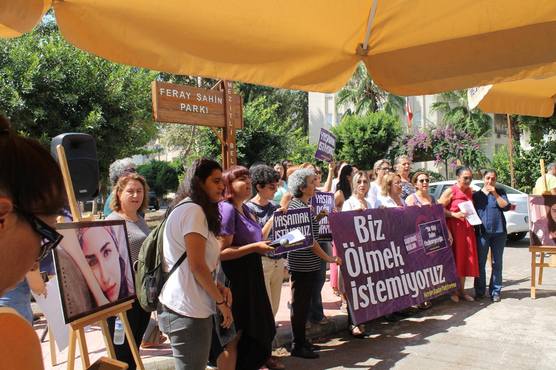 Mersin'de kadınlar, Feray Şahin'in ölüm yıldönümünde adının verildiği parkta açıklama yaptı.