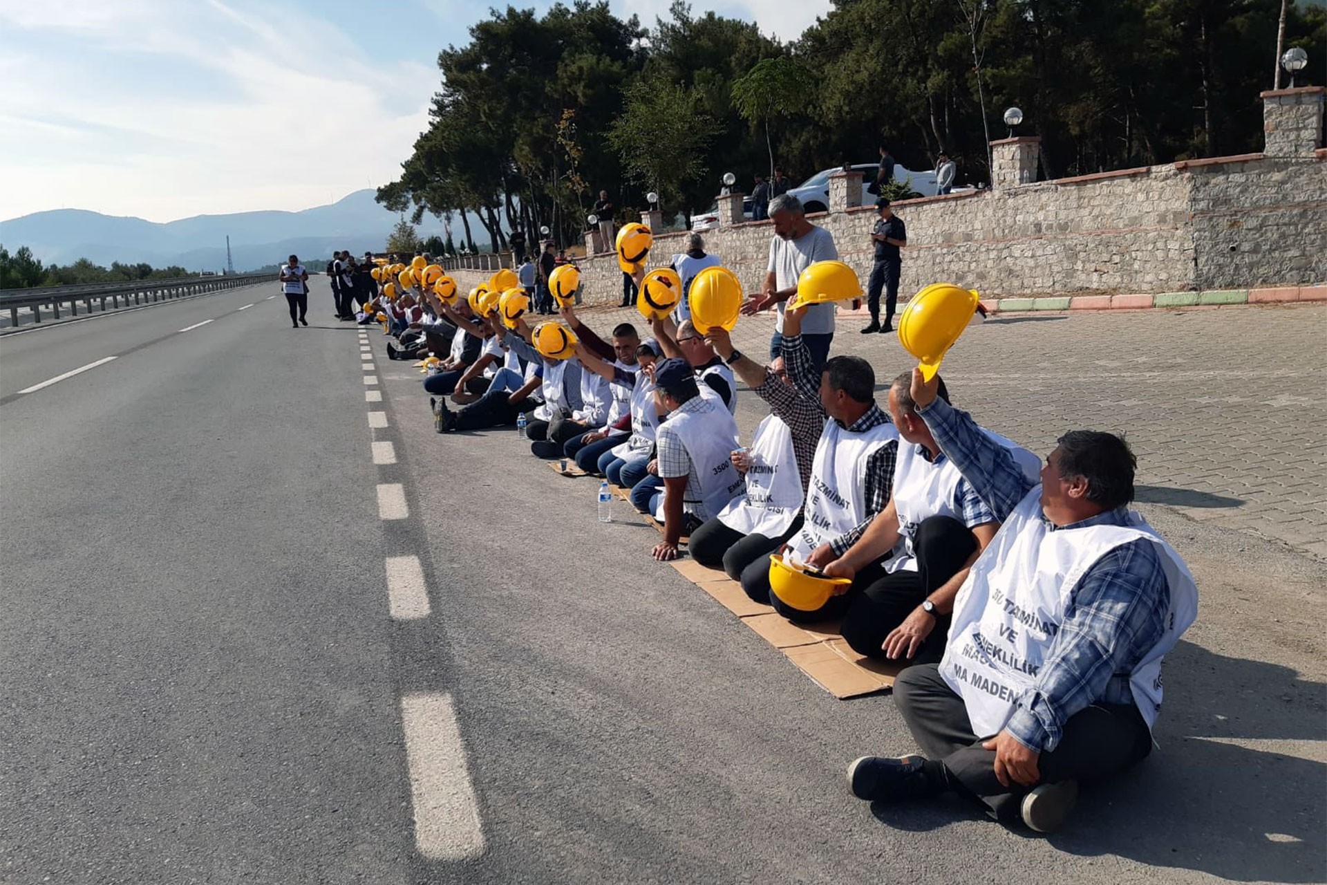 Ankara’ya yürüyen Somalı madencilere engel sürüyor: Madenciye yolu aç