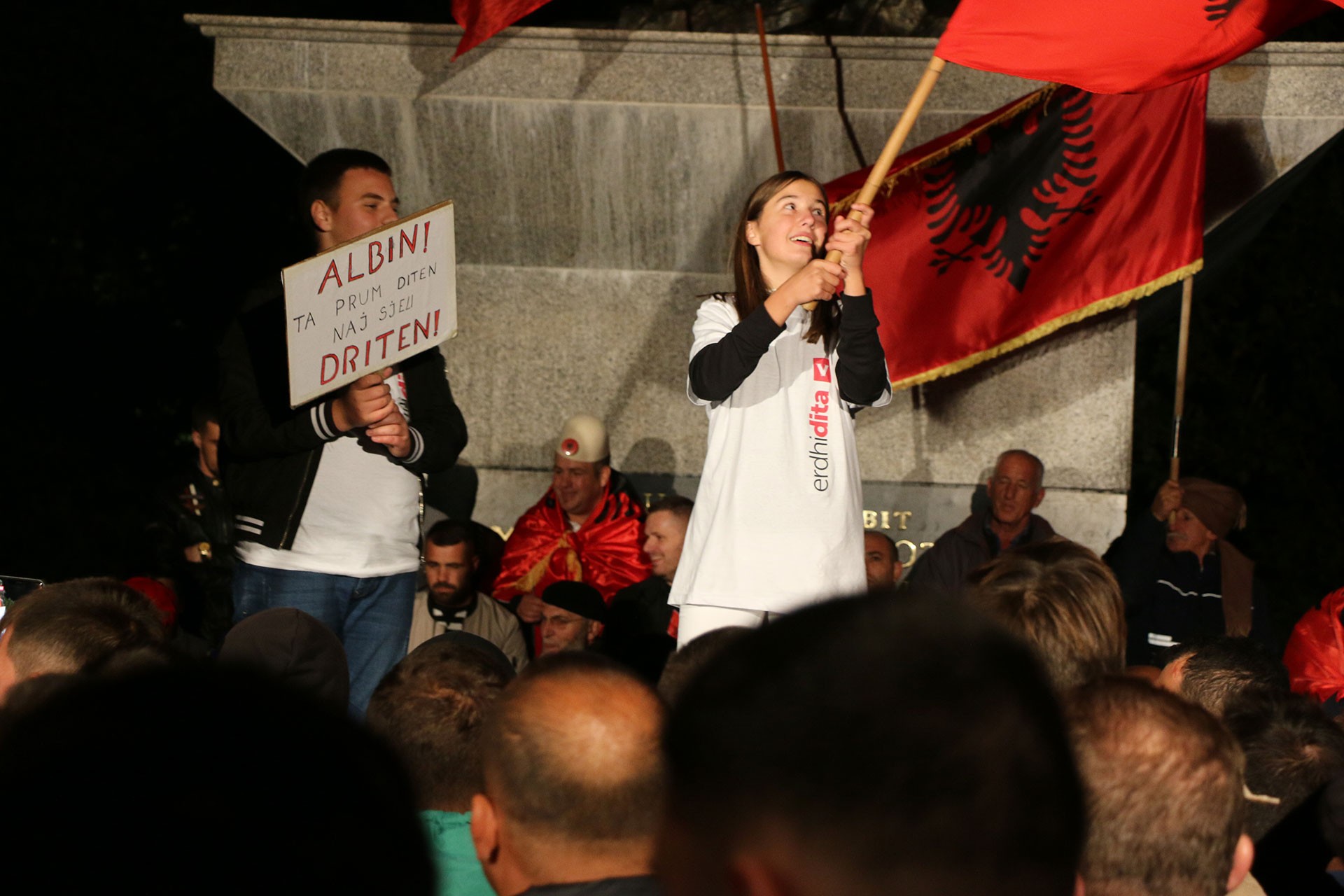 Kosova'daki erken genel seçim: Muhalefet önde götürüyor