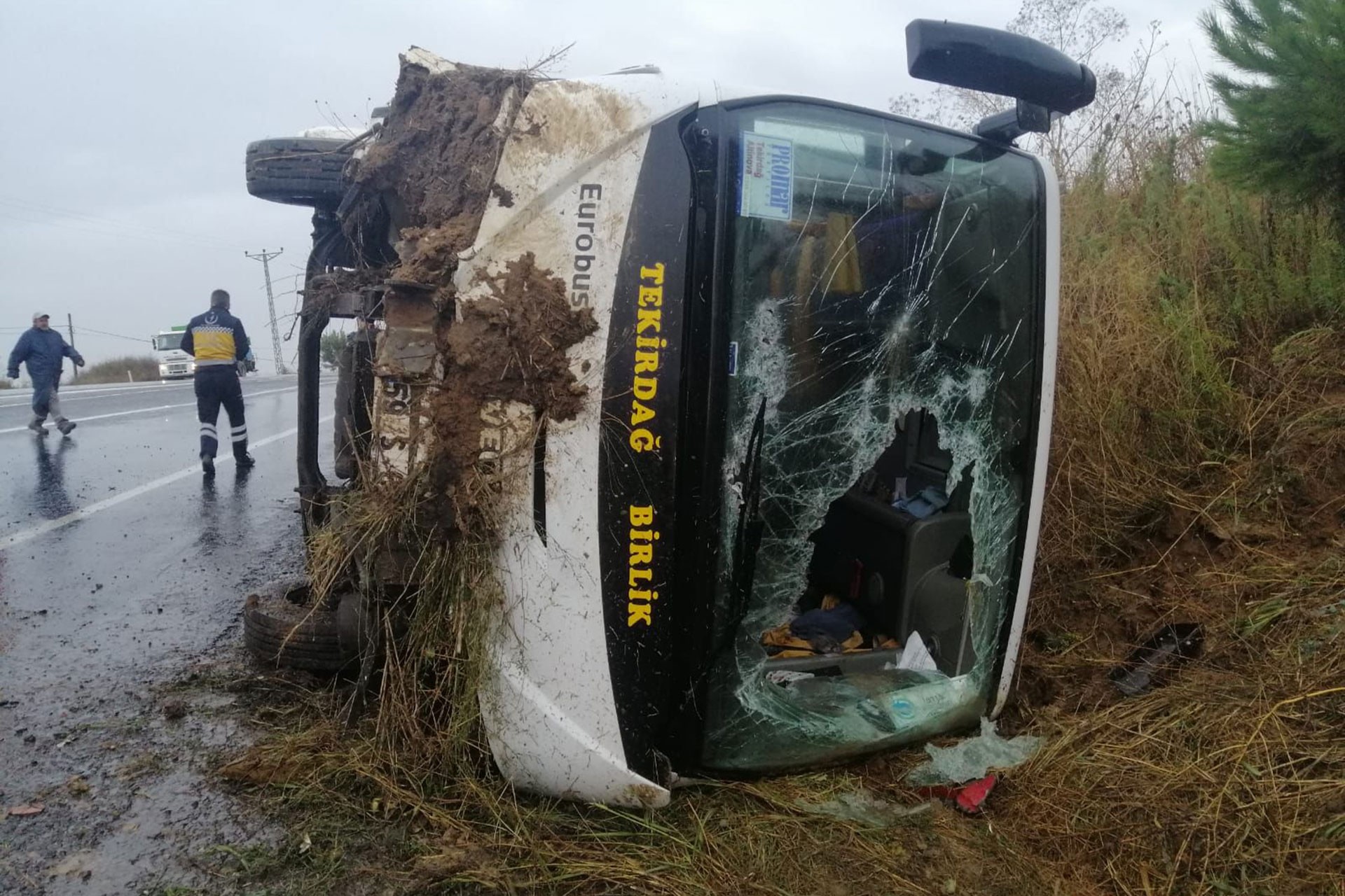 Tekirdağ'da işçi servisi devrildi: 8 yaralı