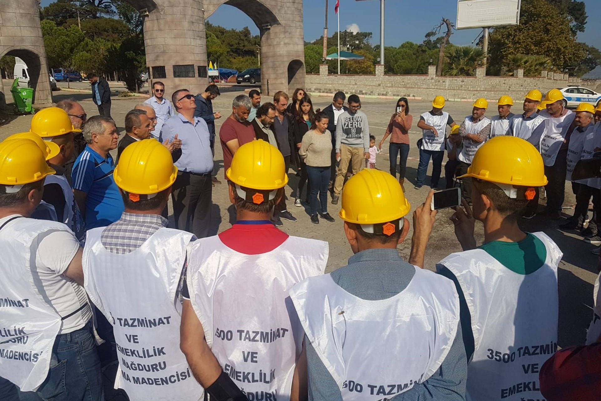 Yürüyüşleri engellenen Somalı maden işçilerine destek ziyareti