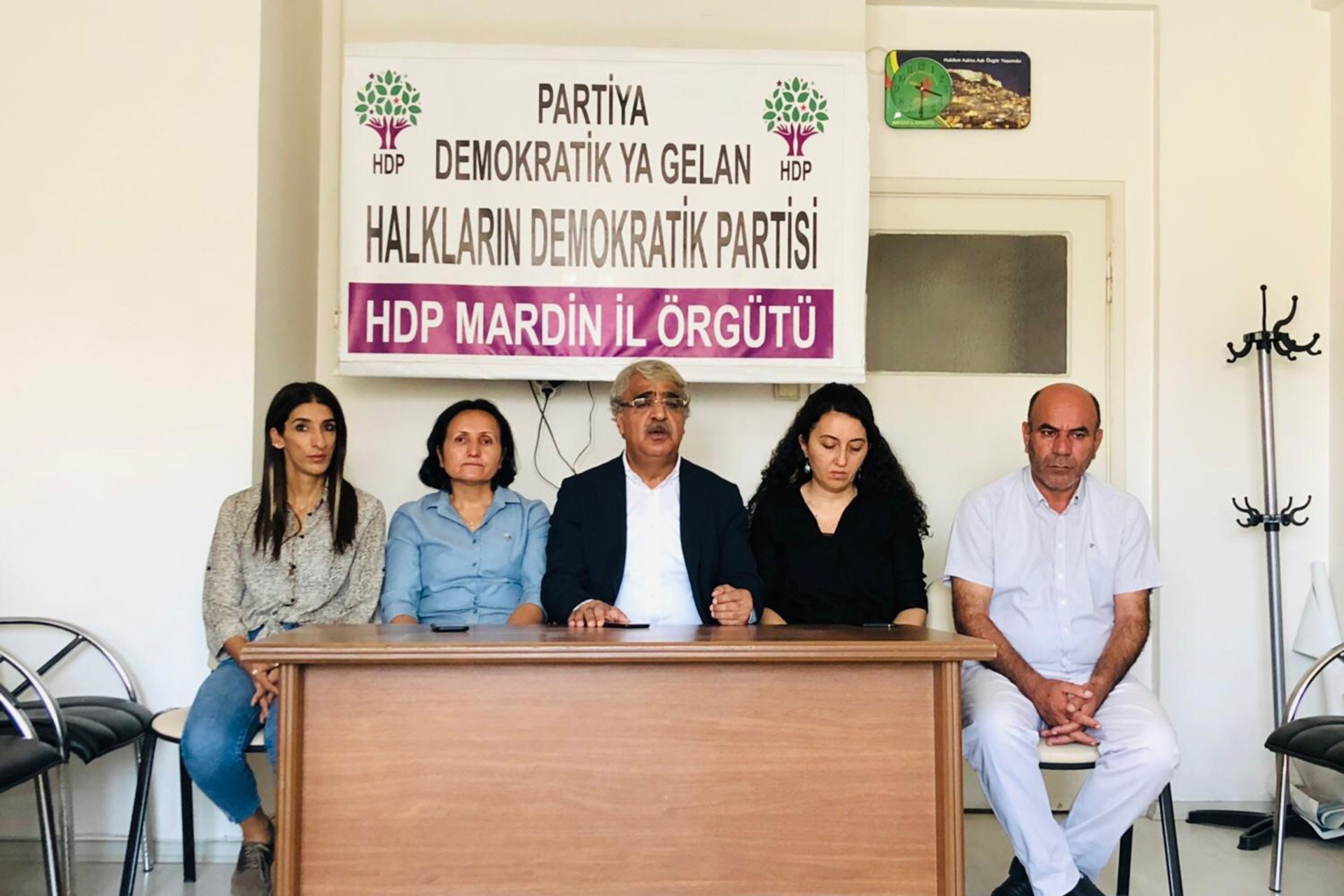 Nusaybin'e girişleri engellenen HDP heyeti: Halkla bir arada olmamızı istemiyorlar