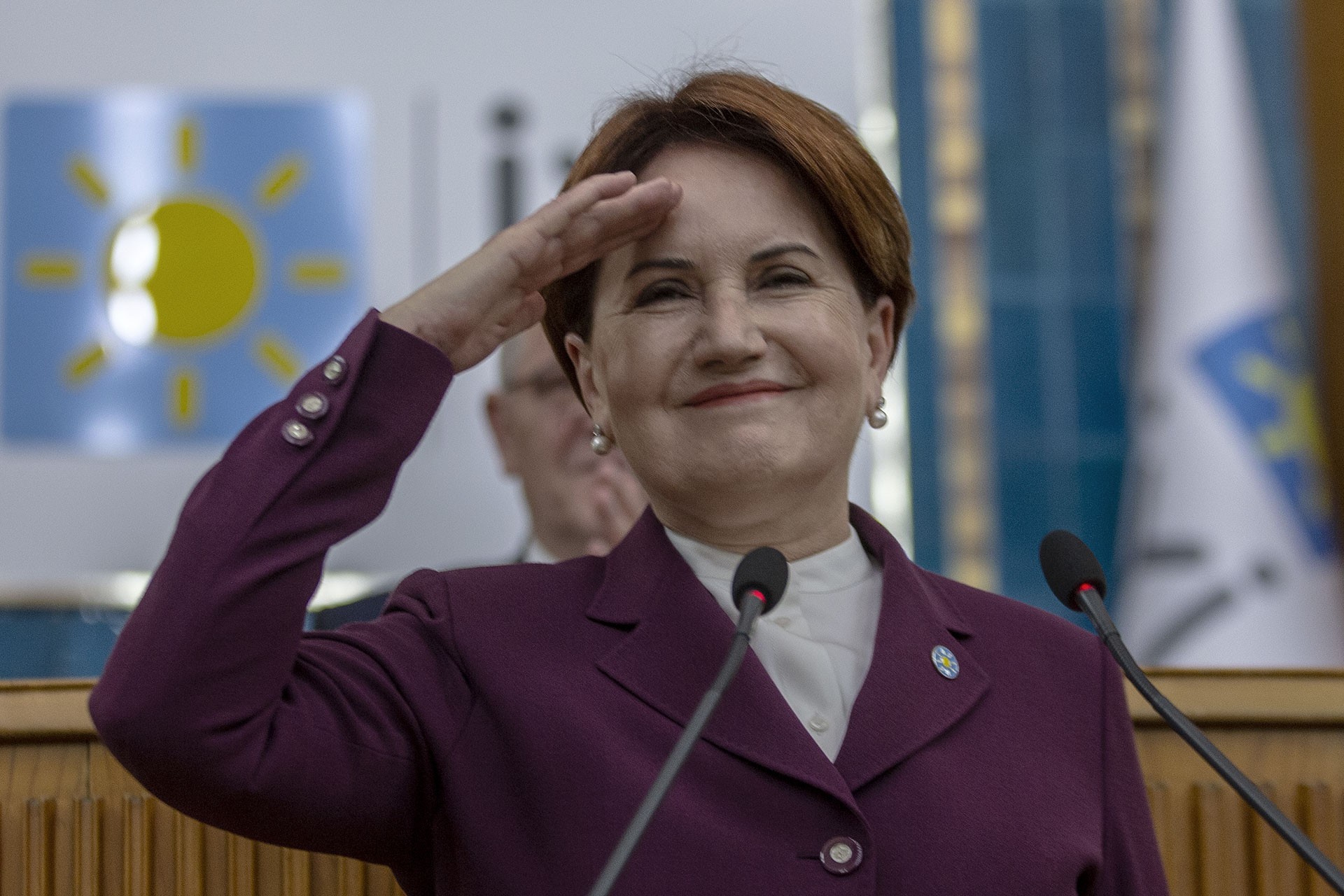 Meral Akşener'den asker selamlı, dualı Meclis grup toplantısı