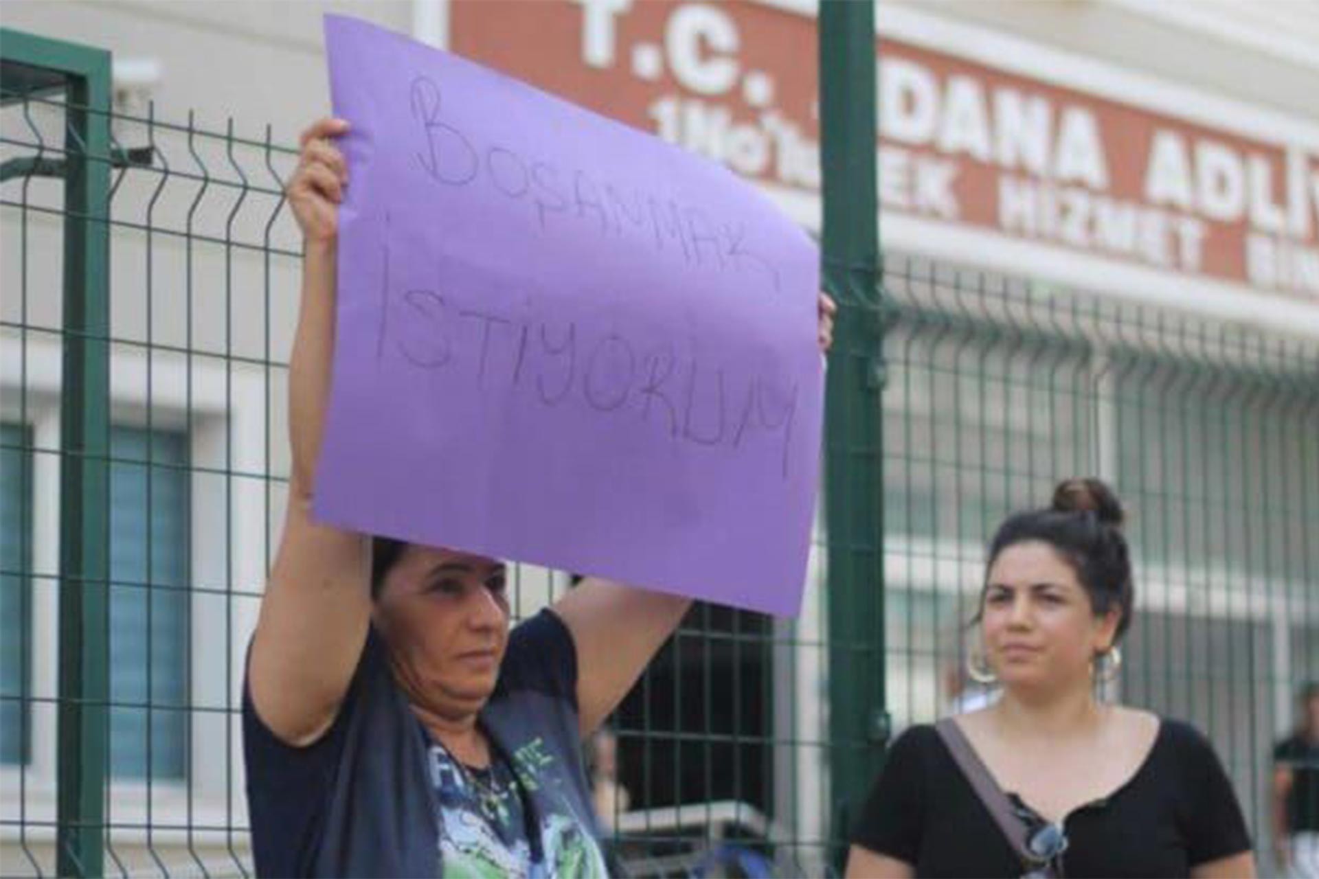 Eşinden boşanmak için 5 yıldır mücadele eden Meryem Karalök tutuklandı