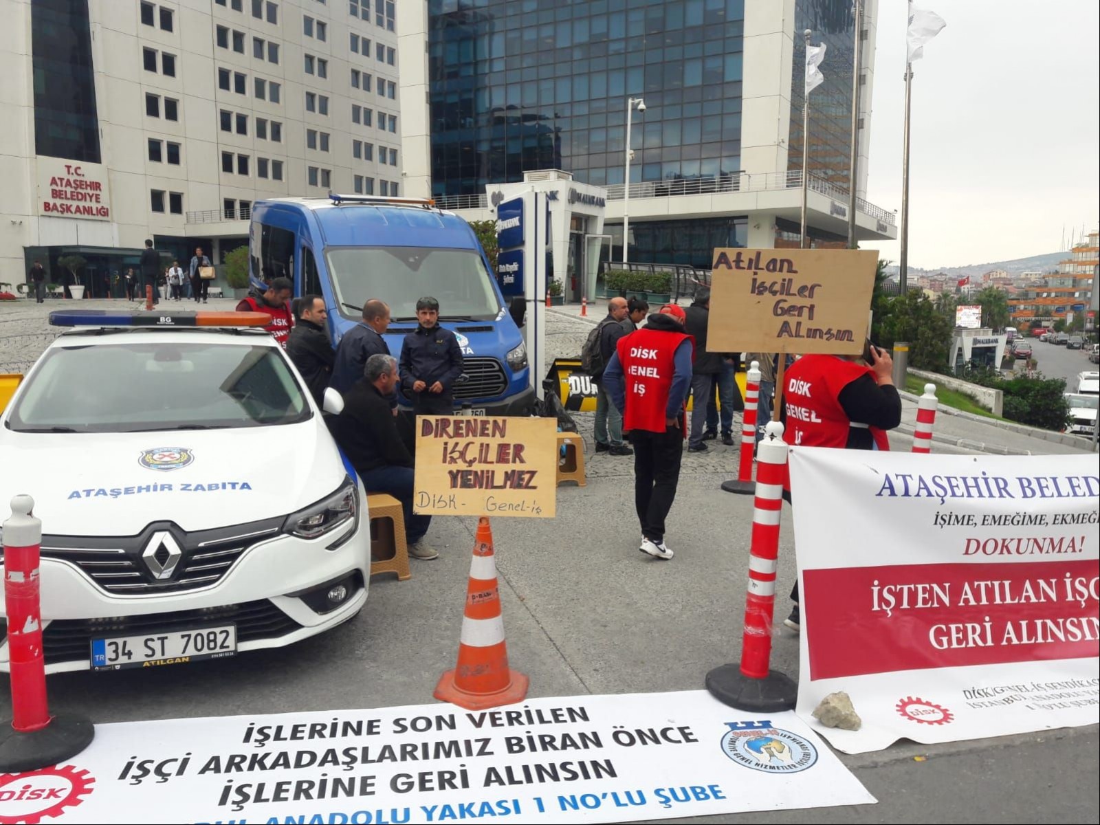 Ataşehir Belediyesi önünde işten atmalara karşı direniş sürüyor