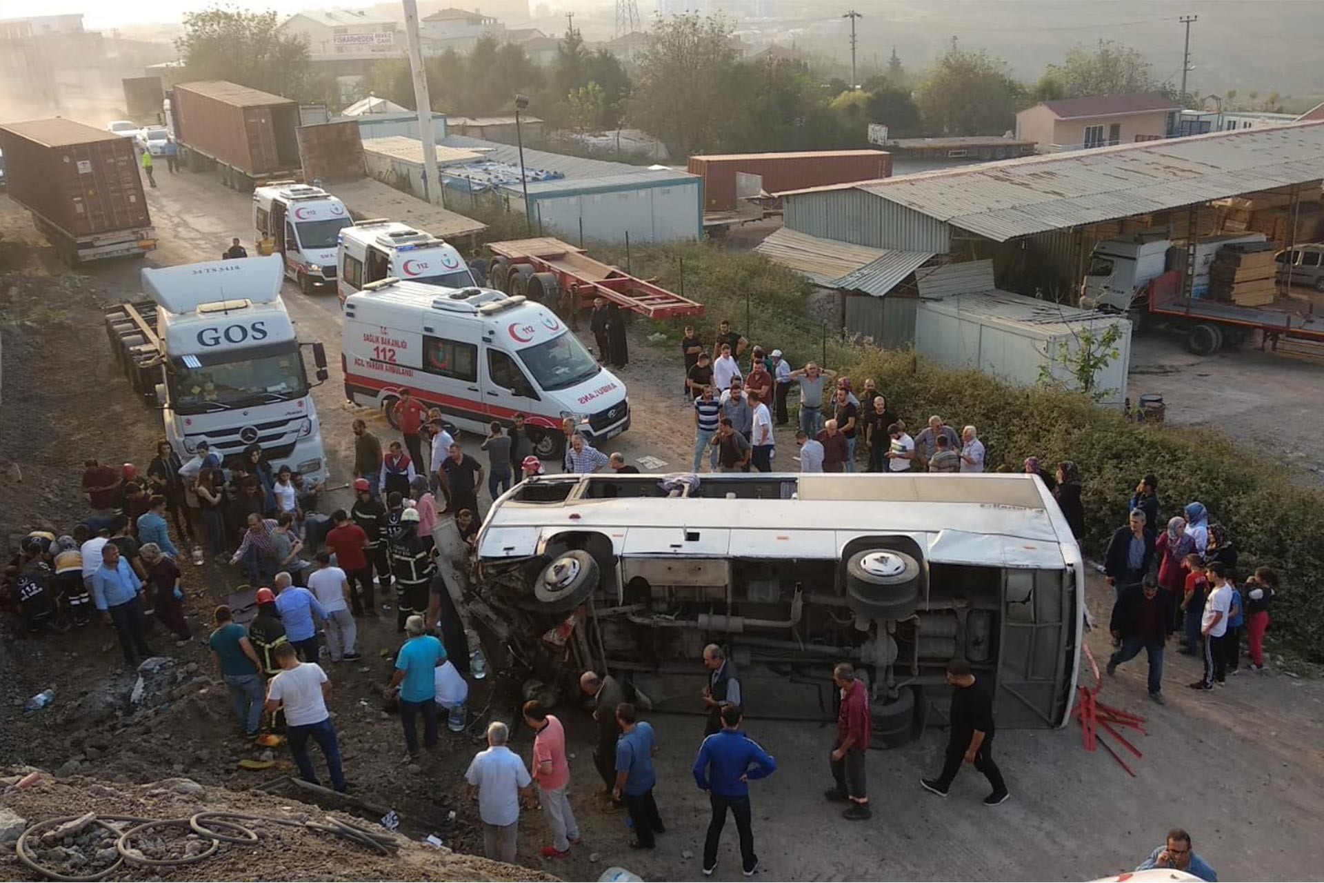 Gebze’de işçi servisi devrildi: 1’i ağır 8 işçi yaralı