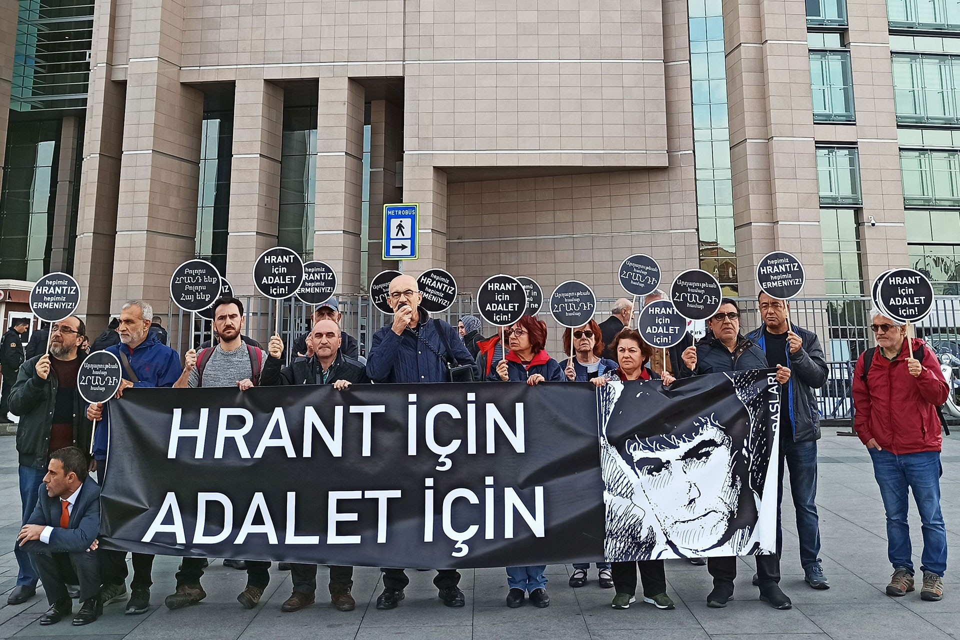 Hrant Dink davası|"Samast’ın Türk bayraklı fotoğrafının çekilmesini amirler istedi"