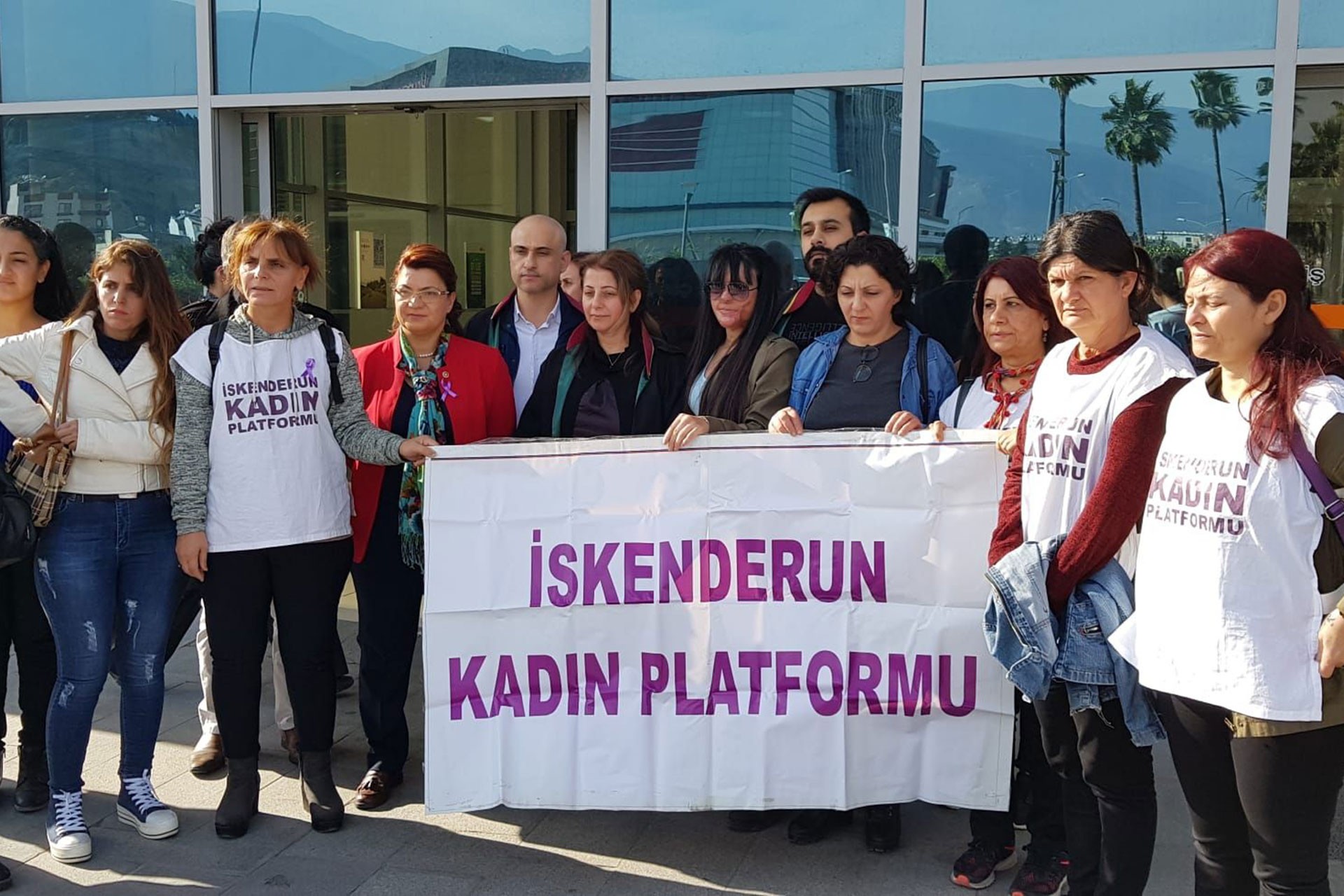 İskenderun Kadın Platformu, Berfin Özek davasının duruşması sonrası basın açıklaması yaptı 