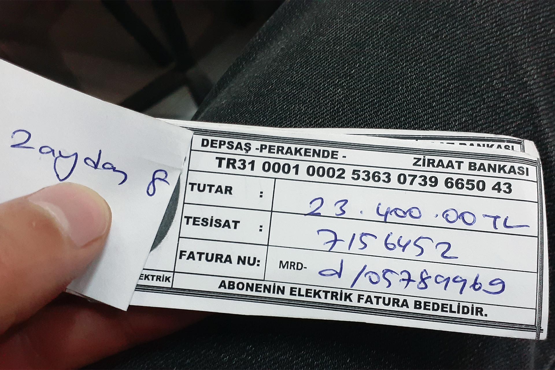 Elektrik borcunu gösteren elle yazılmış fatura