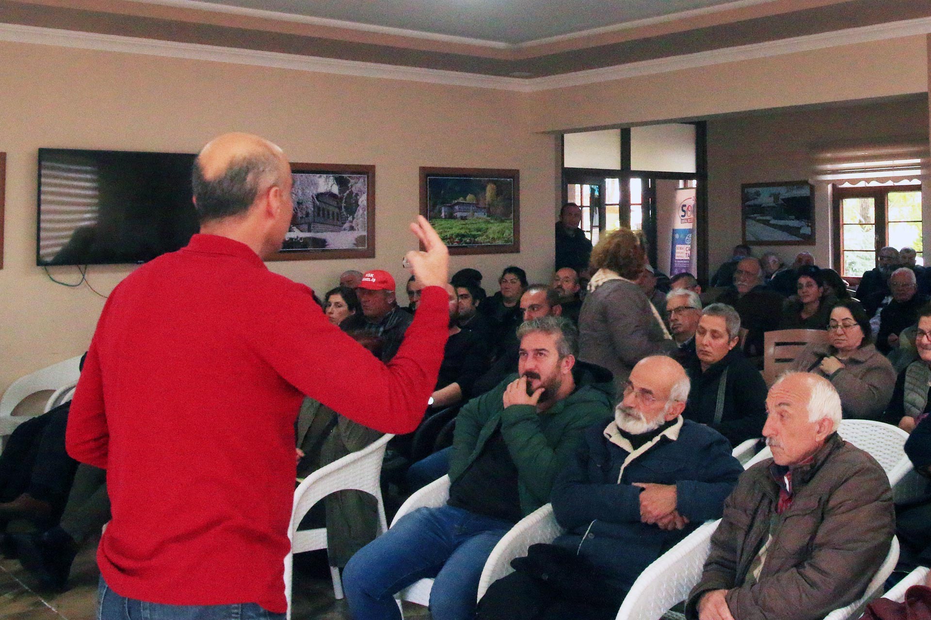 Bülent Falakaoğlu'nun Fındıklı'da katıldığı söyleşiden bir fotoğraf