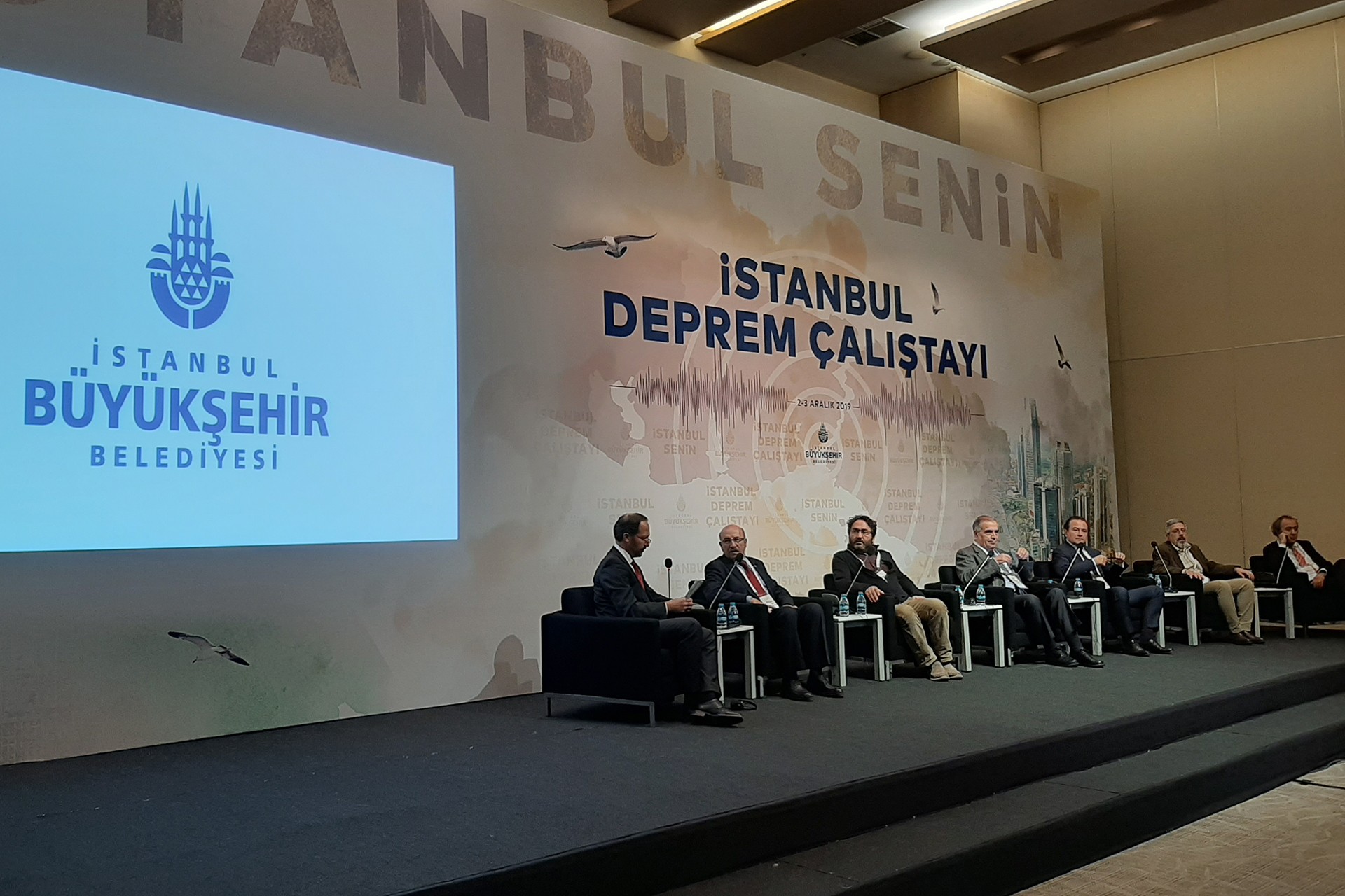 İstanbul Deprem Çalıştayında yer alan konuşmacılar