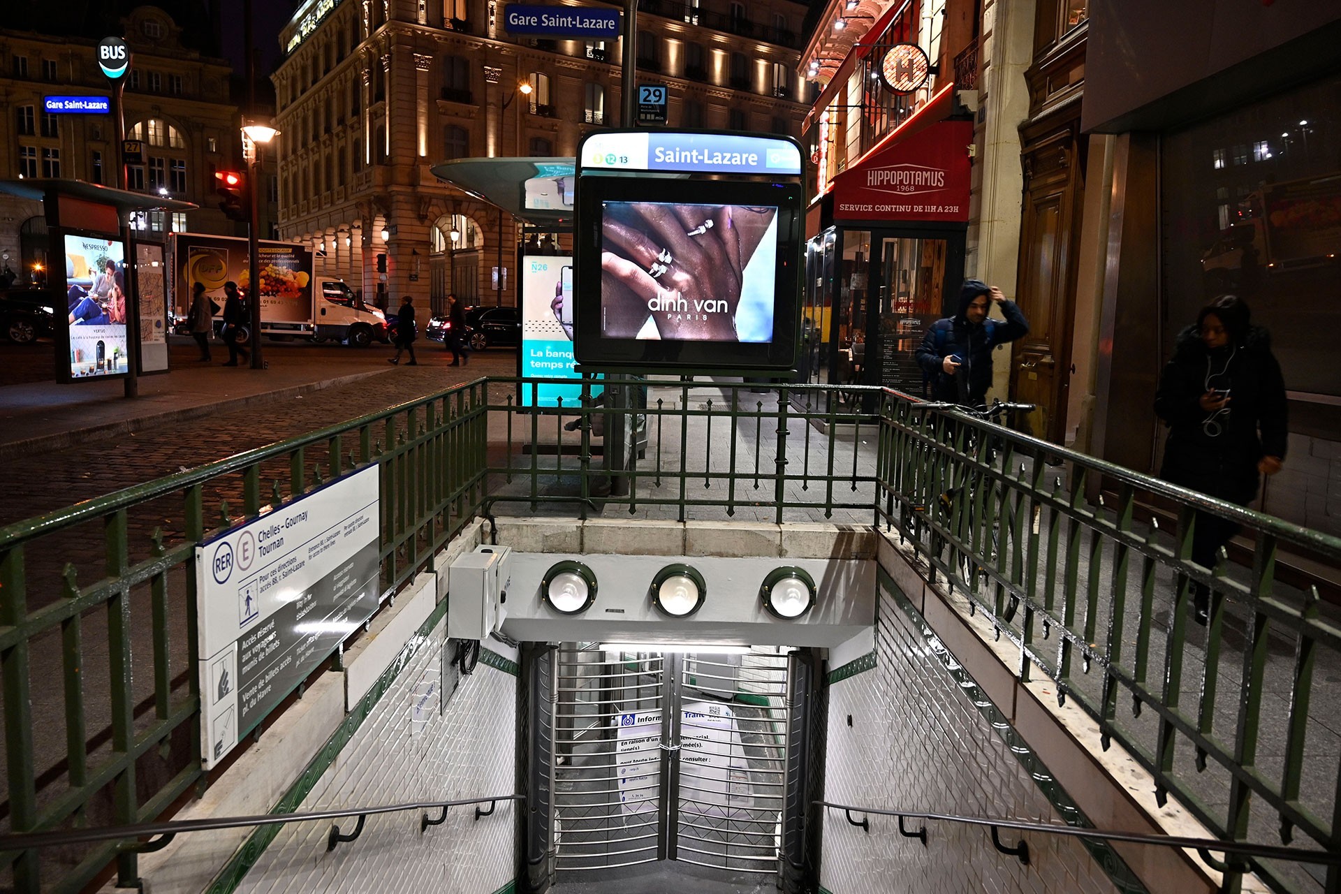 Fransa'da genel grev nedeniyle metro istasyonları boş