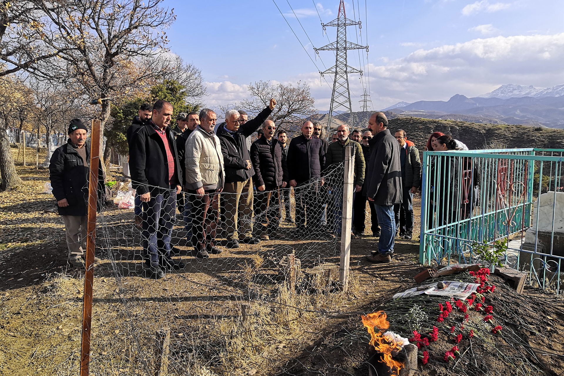 Ali Tütmez'in mezarı başında yapılan anma