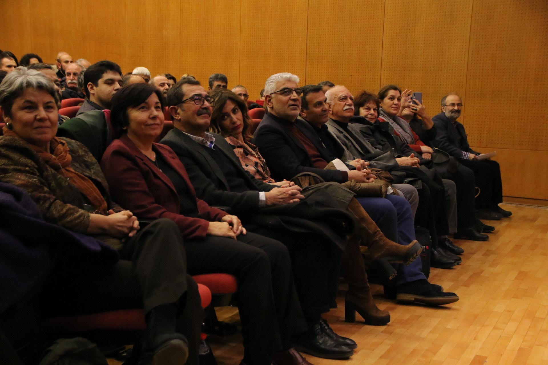 Ankara'da düzenlenen Evrensel ile dayanışma etkinliğinde salondan bir görünüm