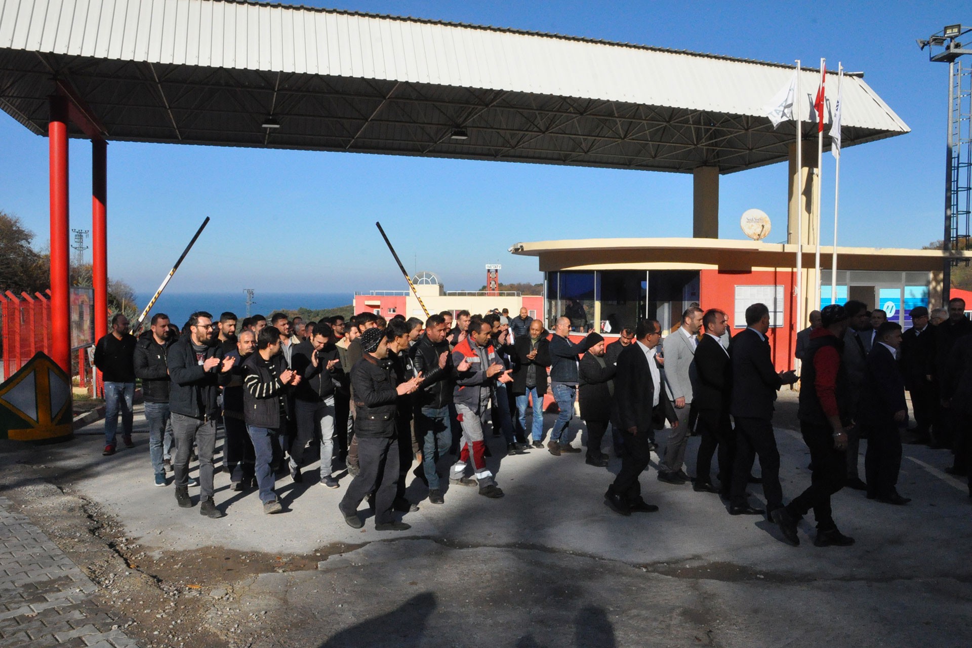 Amasra'da iş bırakma eylemi yapan maden işçileri