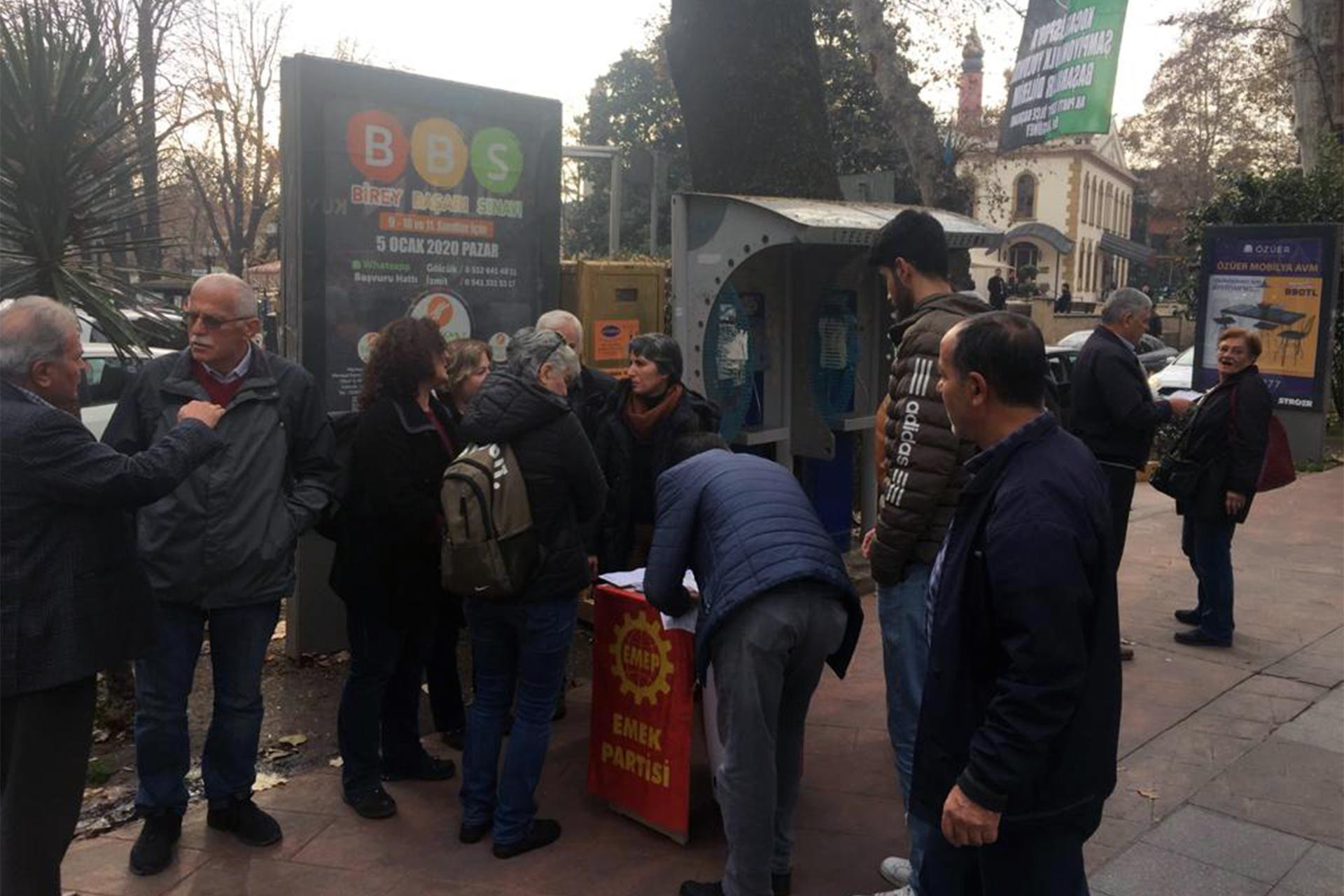 Kocaeli Derince'de asgari ücret imza kampanyasına ilgi yoğun oldu