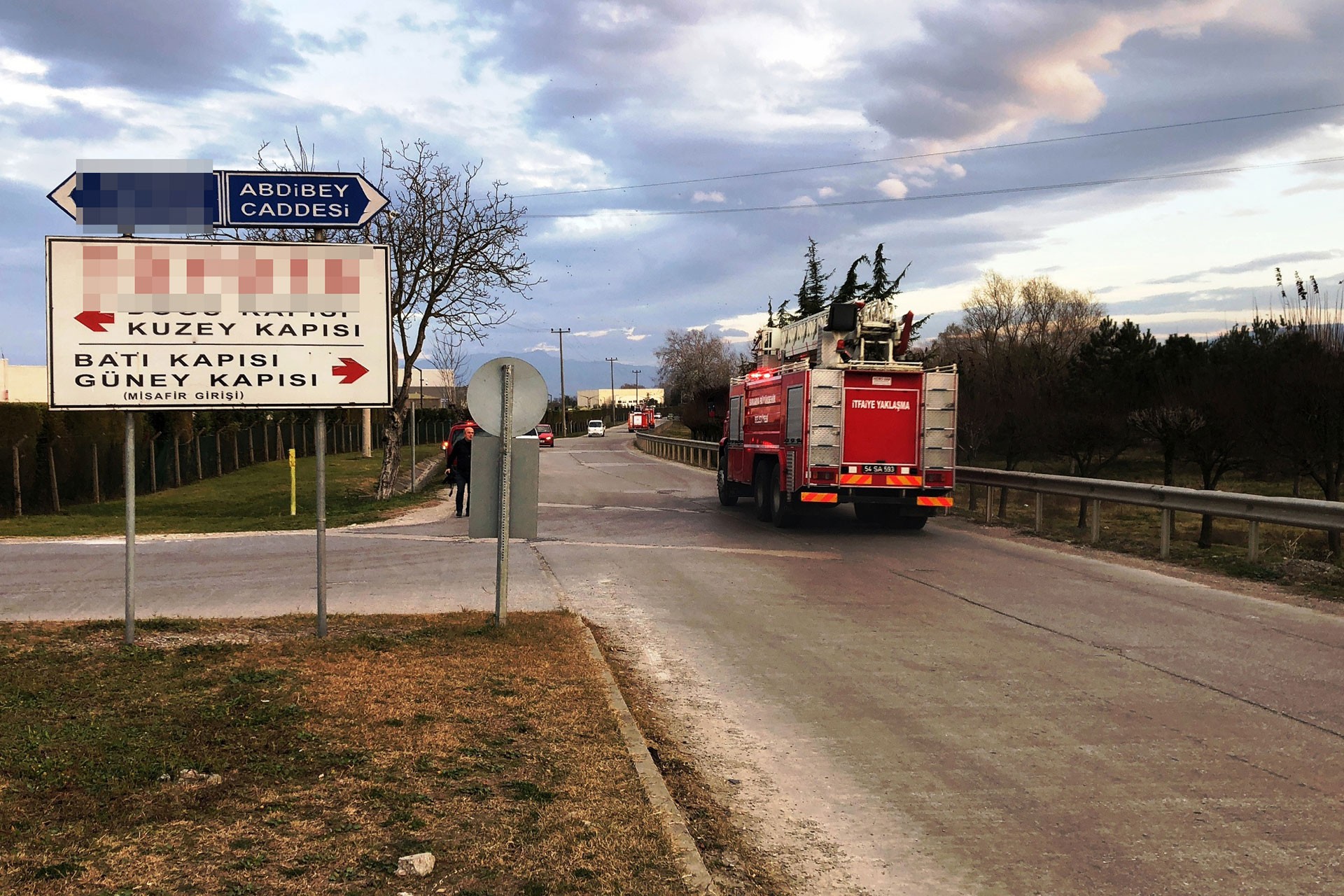 Otomobil fabrikasının boyahanesinde yangın: 2 işçi yaralandı