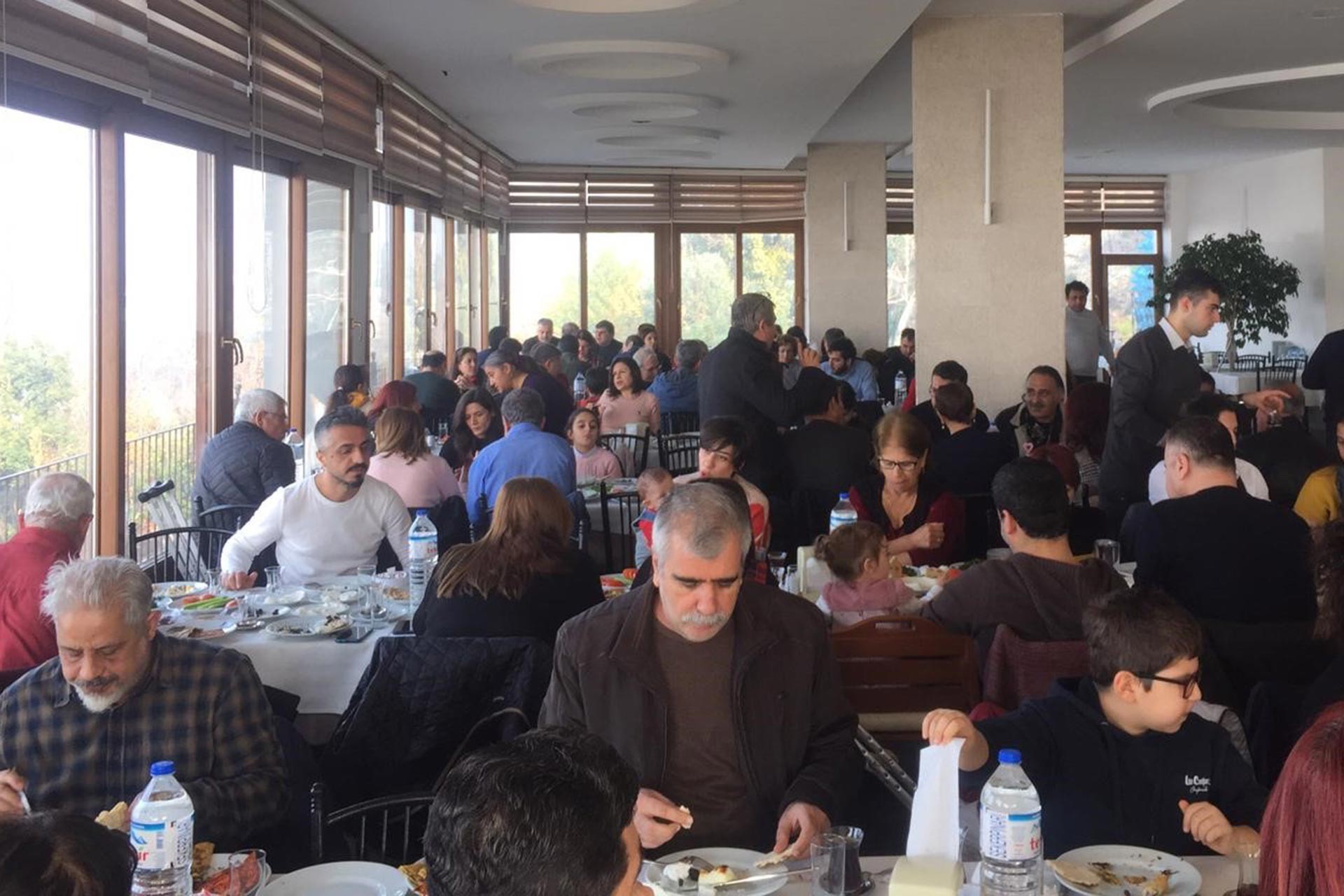 Hatay Antakya'da düzenlenen Evrensel'le dayanışma etkinliğinden bir fotoğraf