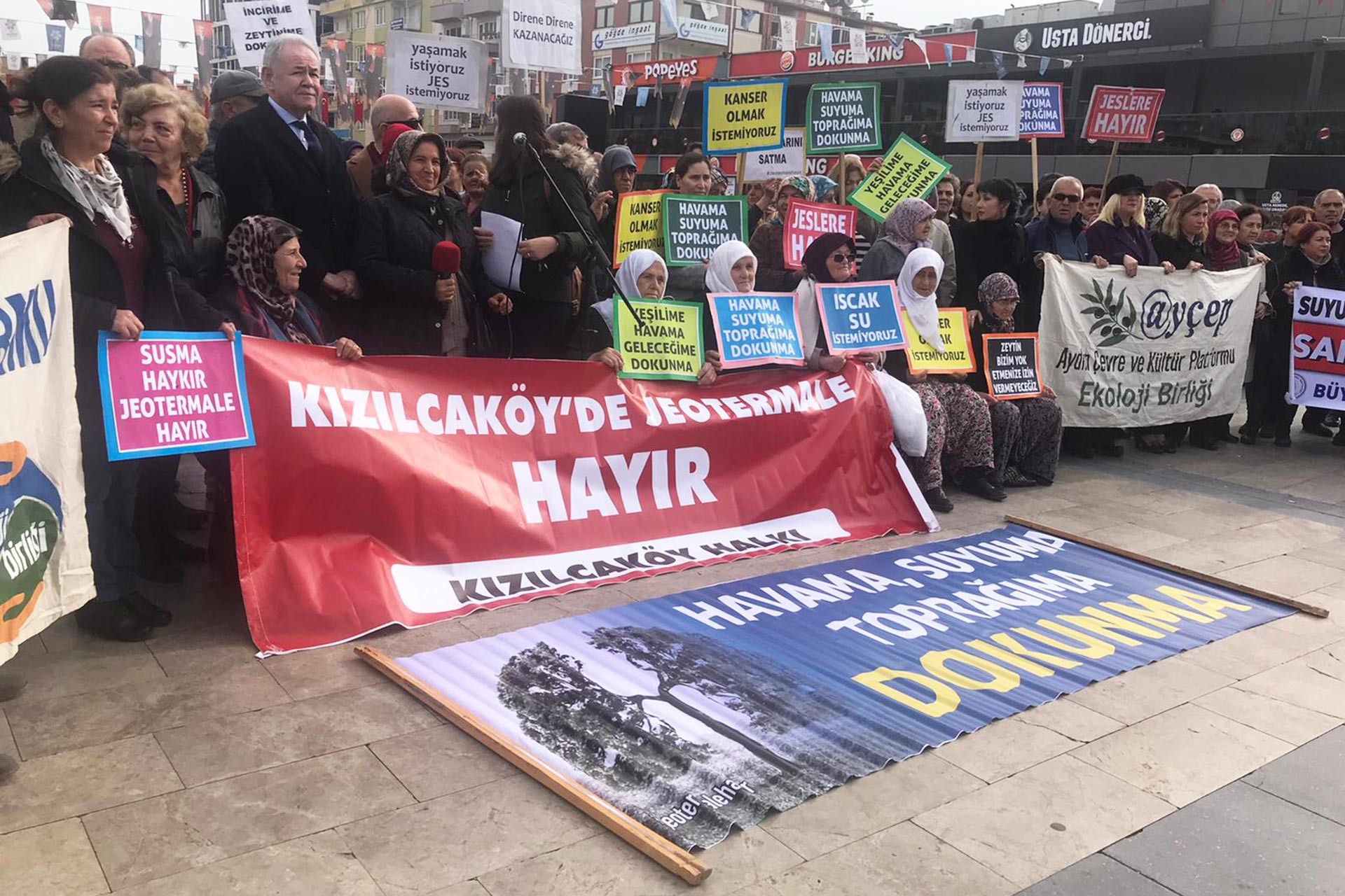 Kızılcaköy'de yapılmak istenen JES'e karşı halk eylem yaparken