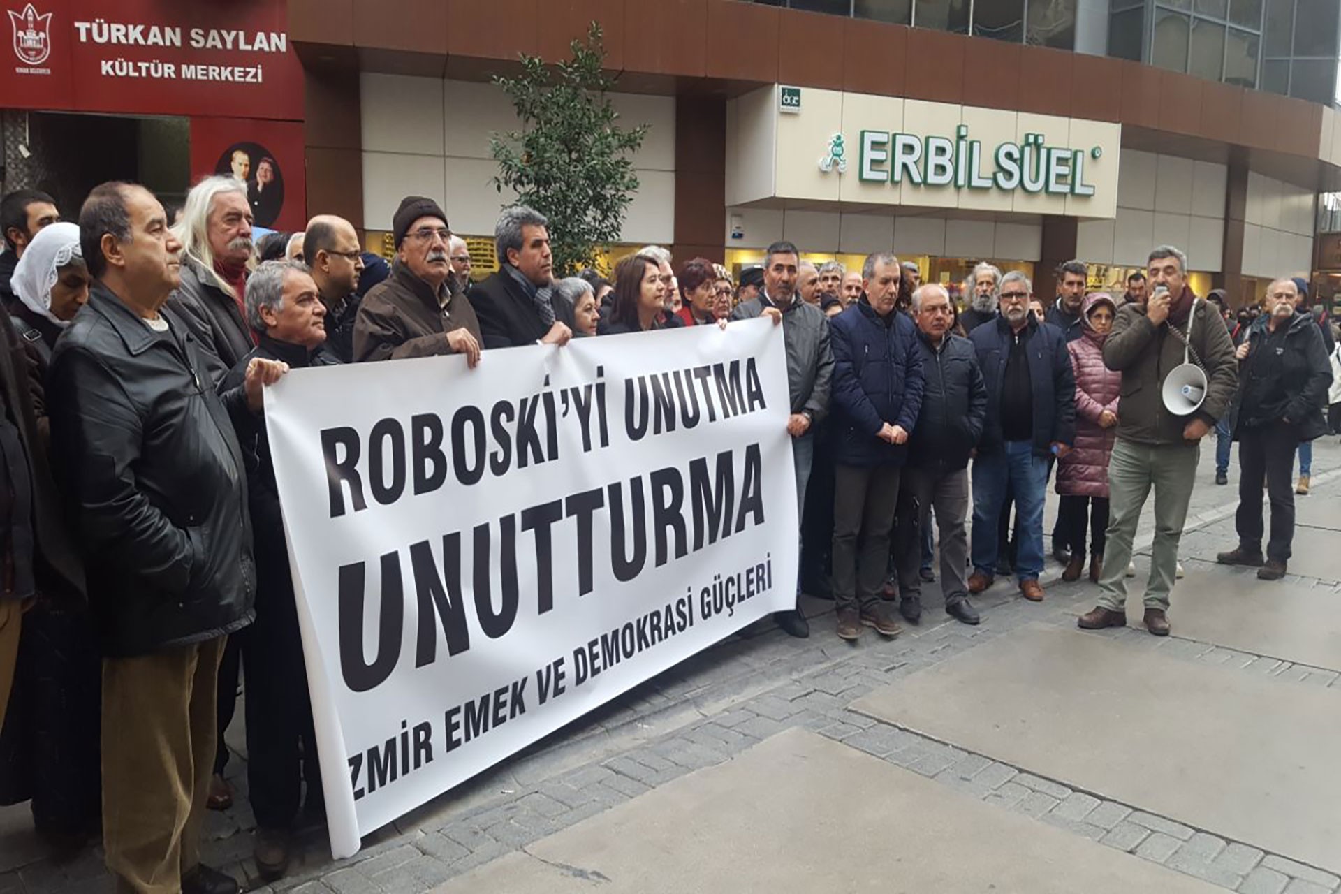 İzmir emek ve demokrasi güçleri Robosi'yi andı.