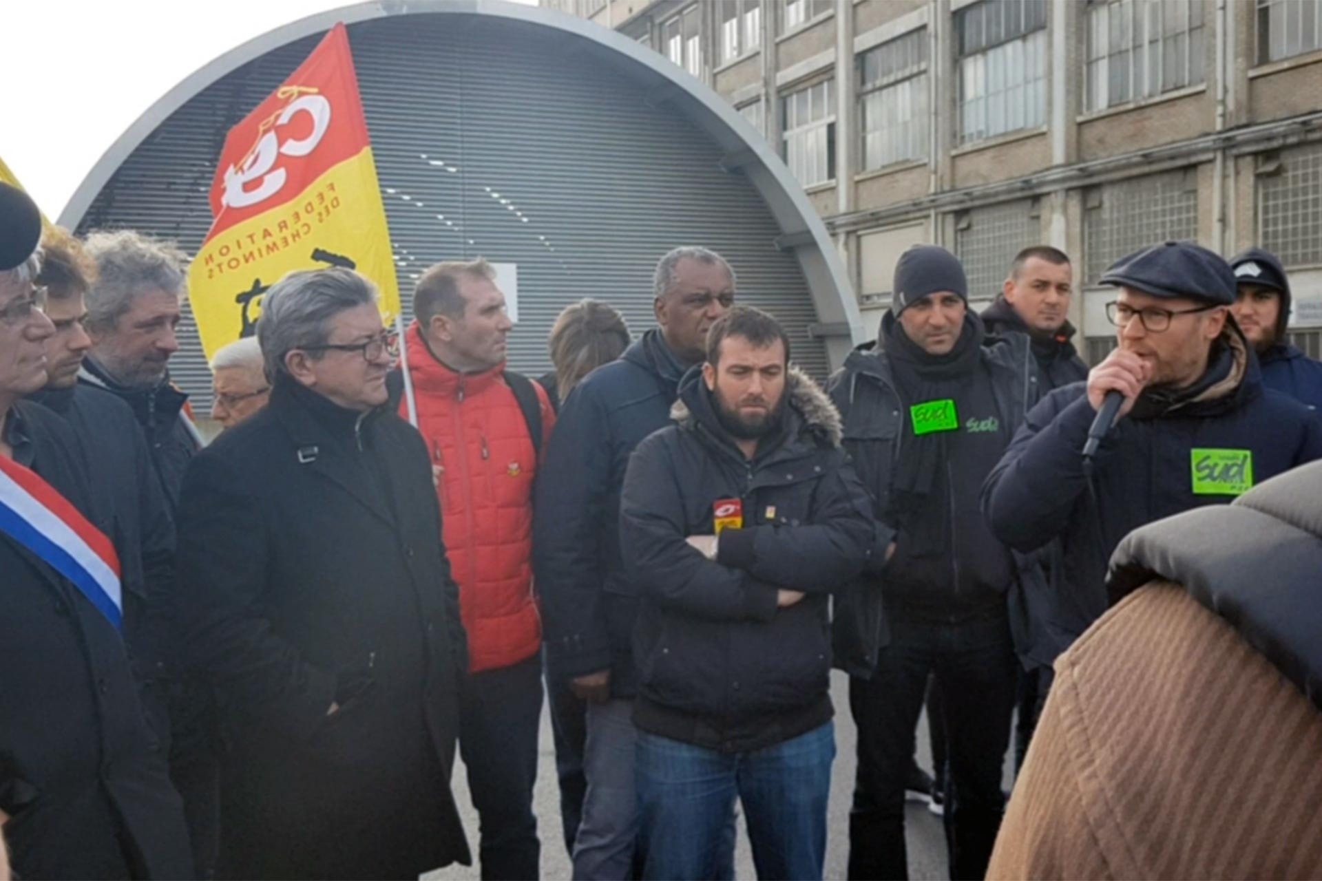 Fransa'da greve çıkan demiryolu işçileri