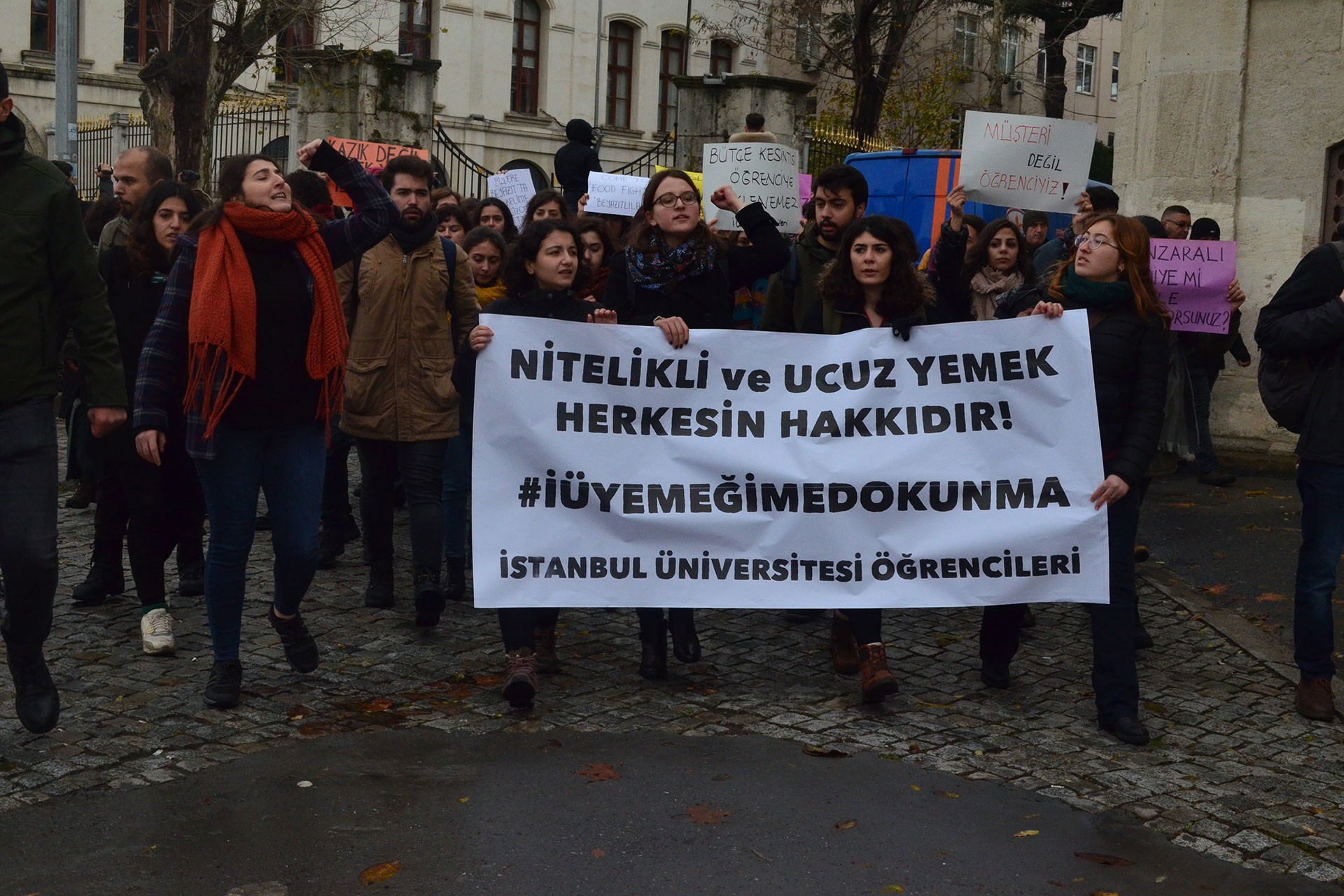 İstanbul Üniversitesi öğrencileri