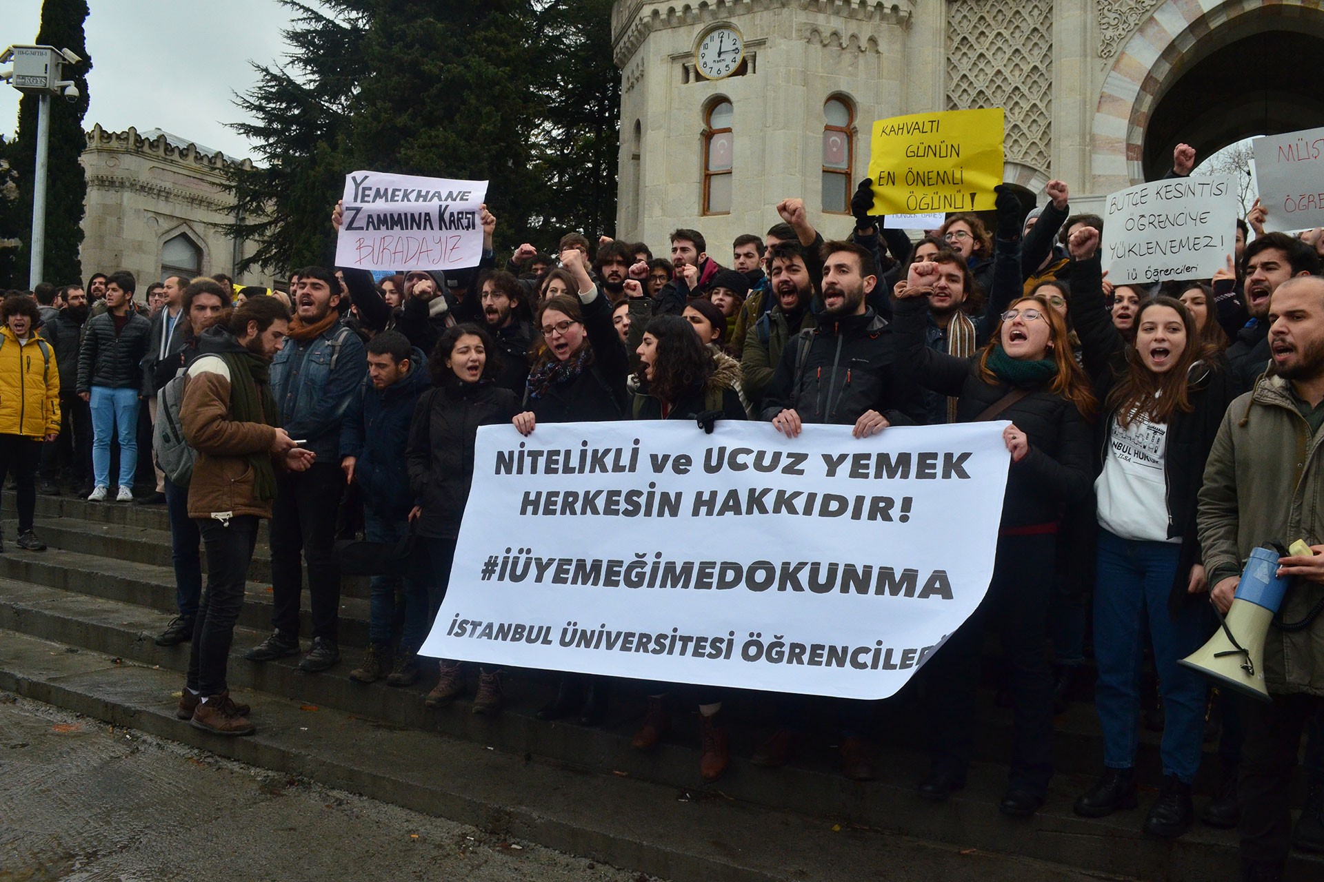 İstanbul Üniversitesi öğrencileri