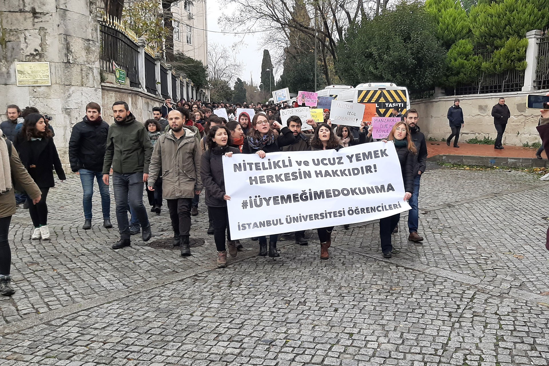 İstanbul Üniversitesi öğrencileri