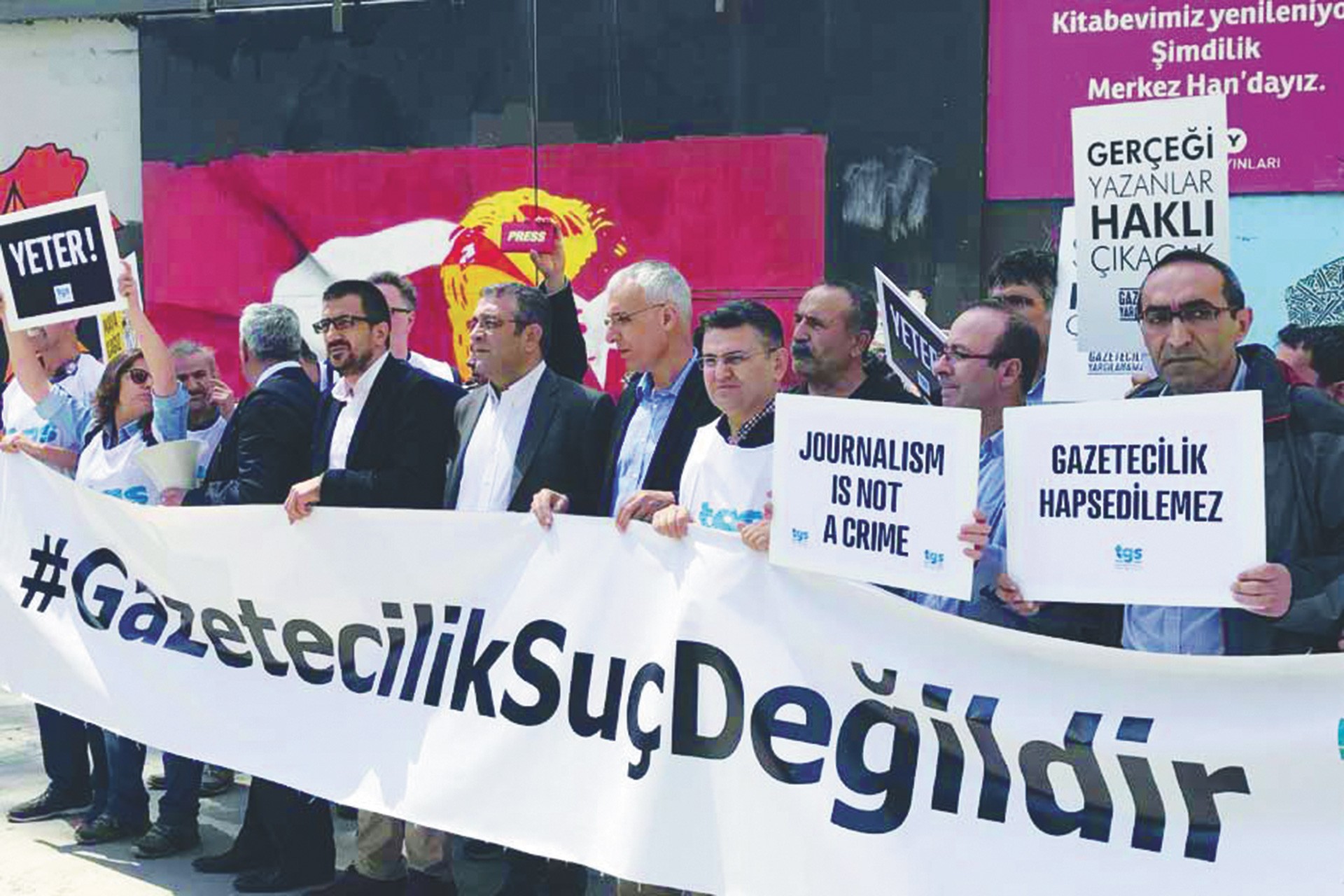 Gazetecilerin eylemi. 