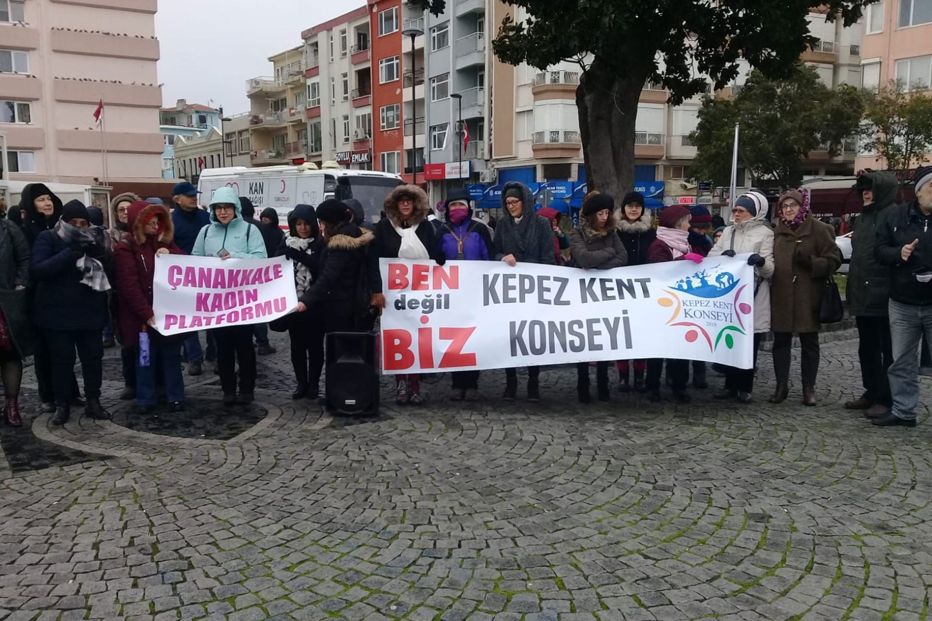 Çanakkale Kadın Platformu ve Kepez Kent Konseyi üyesi kadınlar