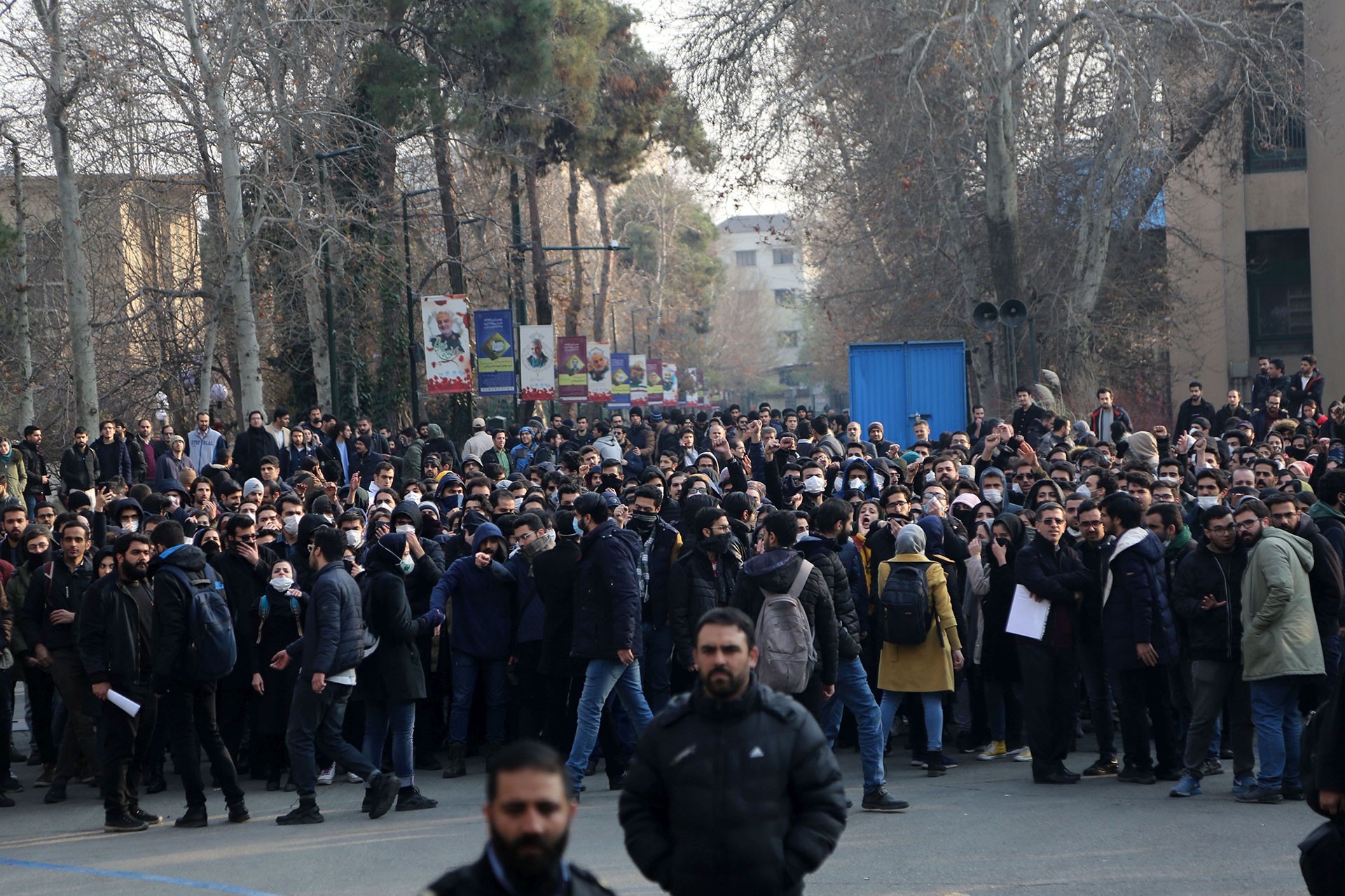 İran'da Kasım Süleymani'nin cenaze törenine katılanlar