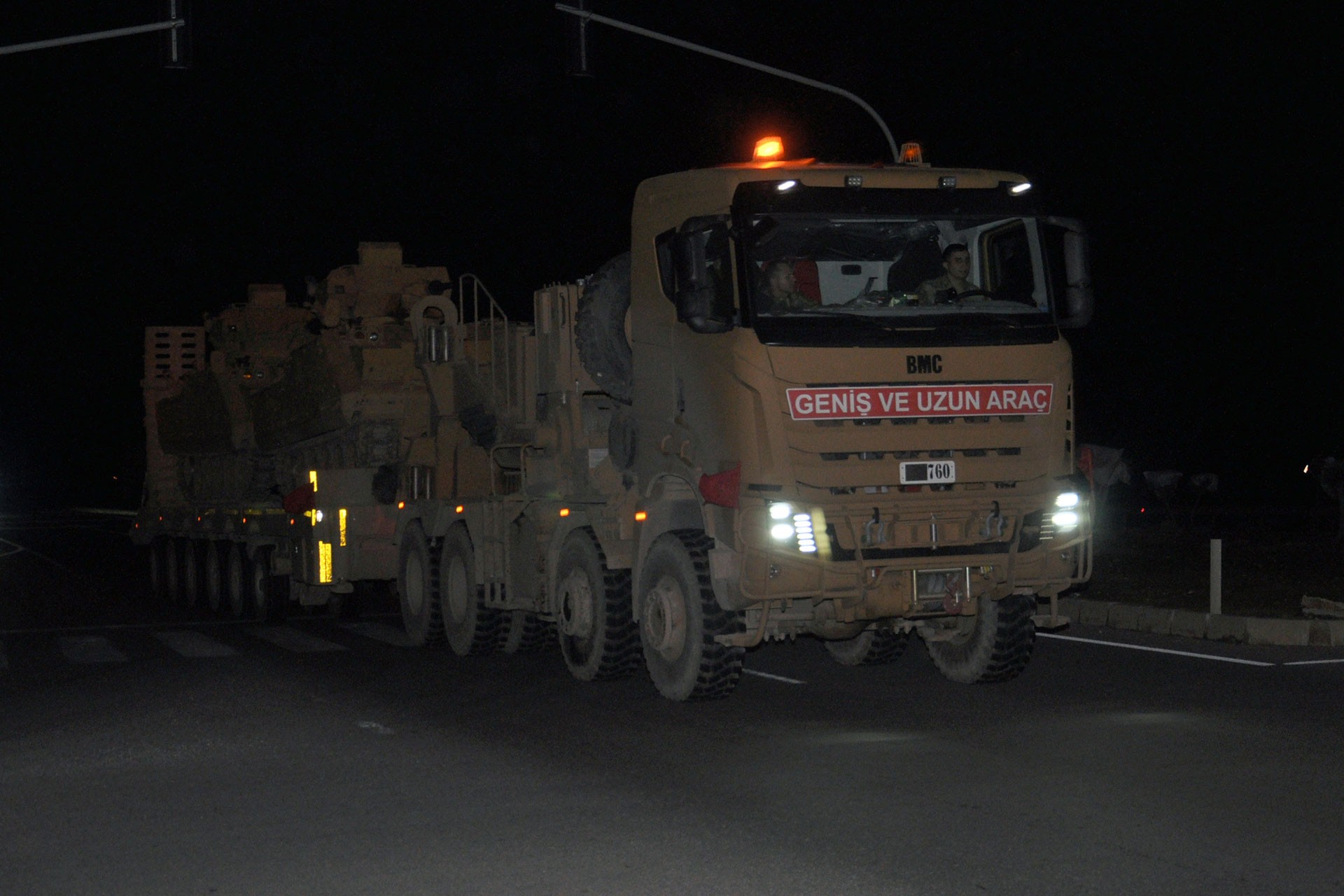 TIR gibi bir araçla taşınan tanklar.