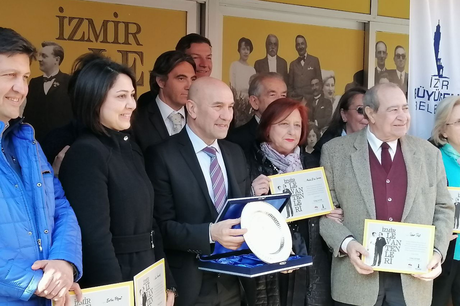 Ahmet Piriştina Kent Arşivi ve Müzesinde 'İzmir Levantenleri' başlıklı sergi açılışında konuşmalar yapılırken