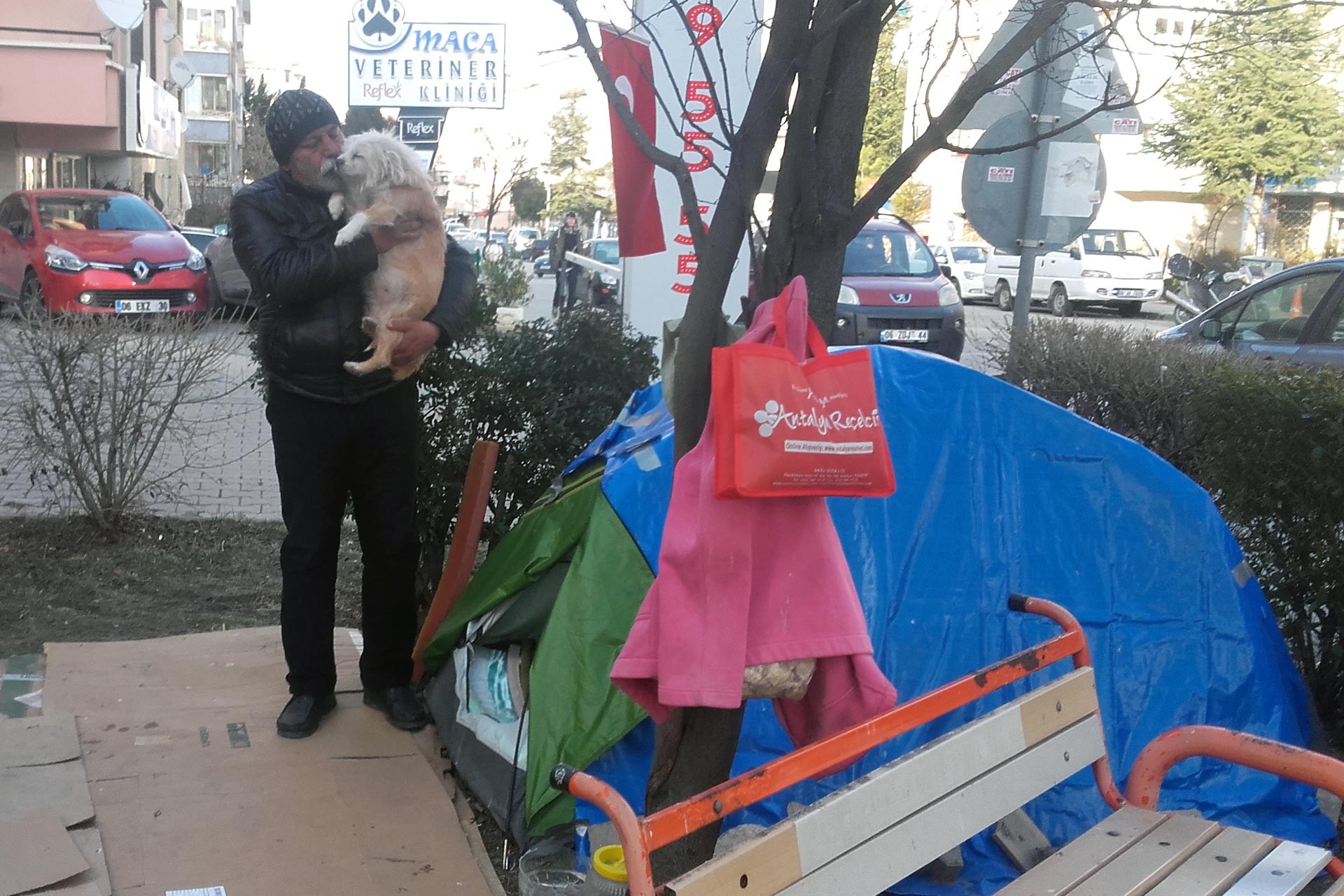 Ankara'da BM önünde bekleyen İranlı mülteci