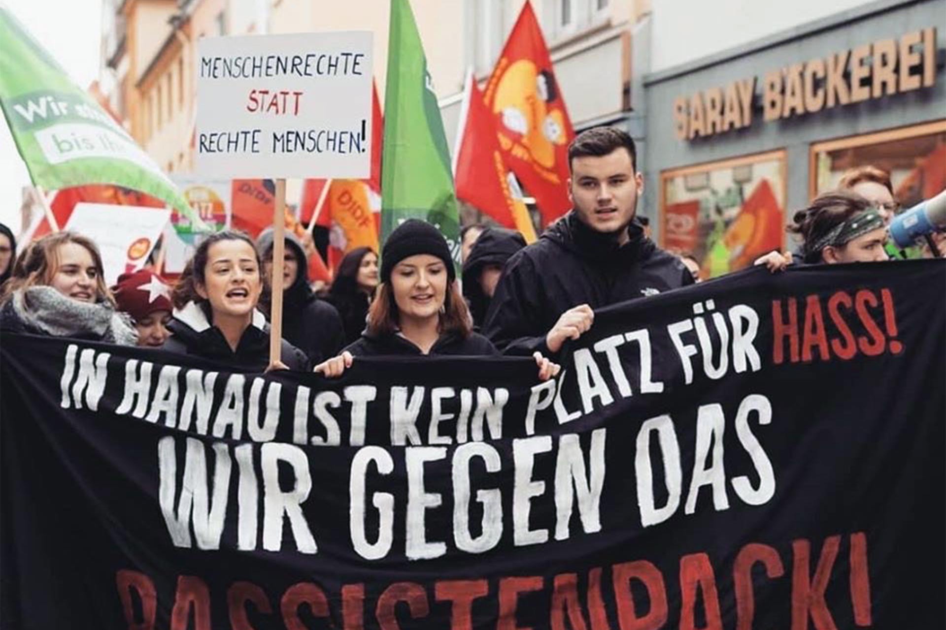 Hanau'da katliama karşı gerçekleştirilen yürüyüş