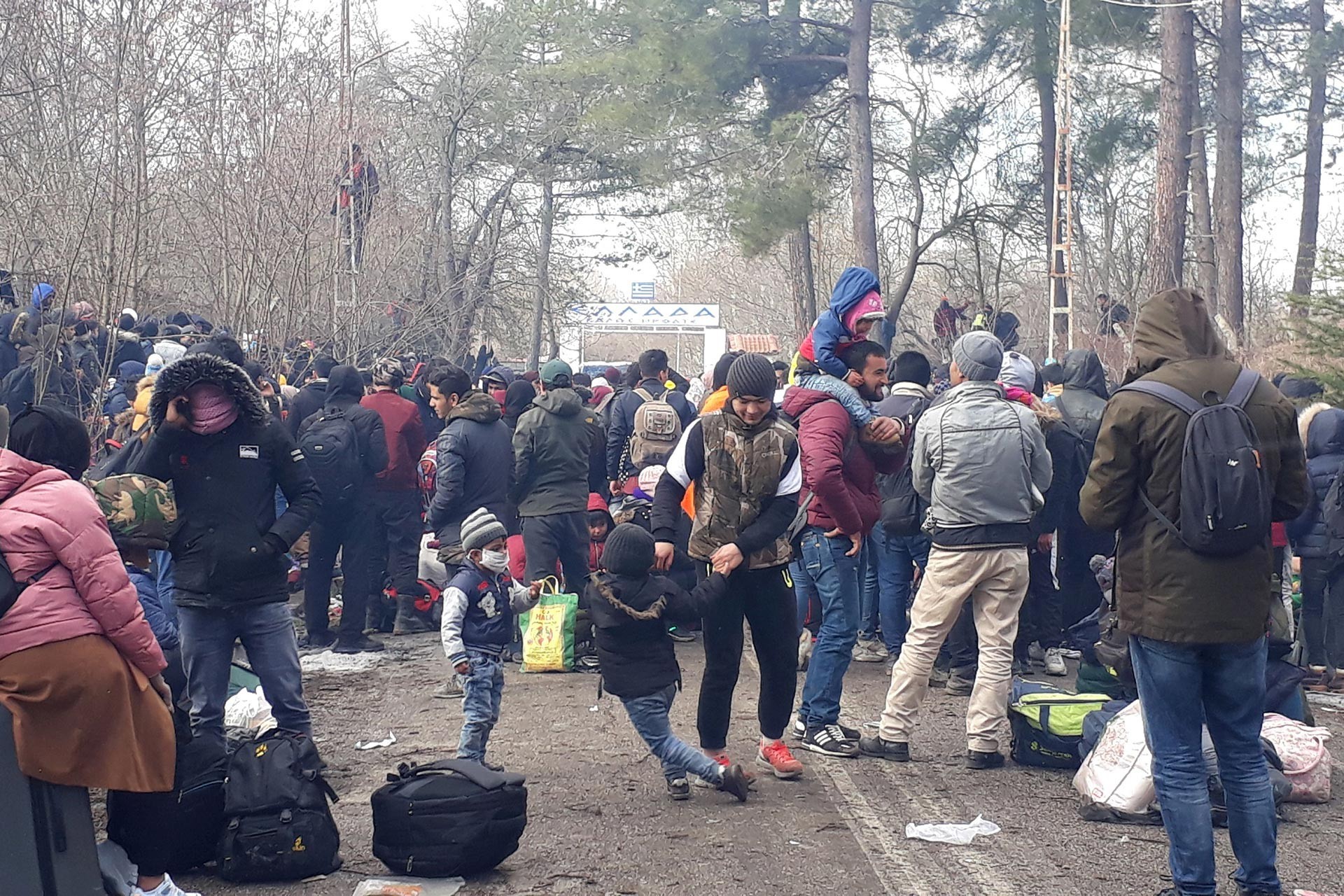 Pazarkule sınır kapısında bekleyen binlerce mülteci