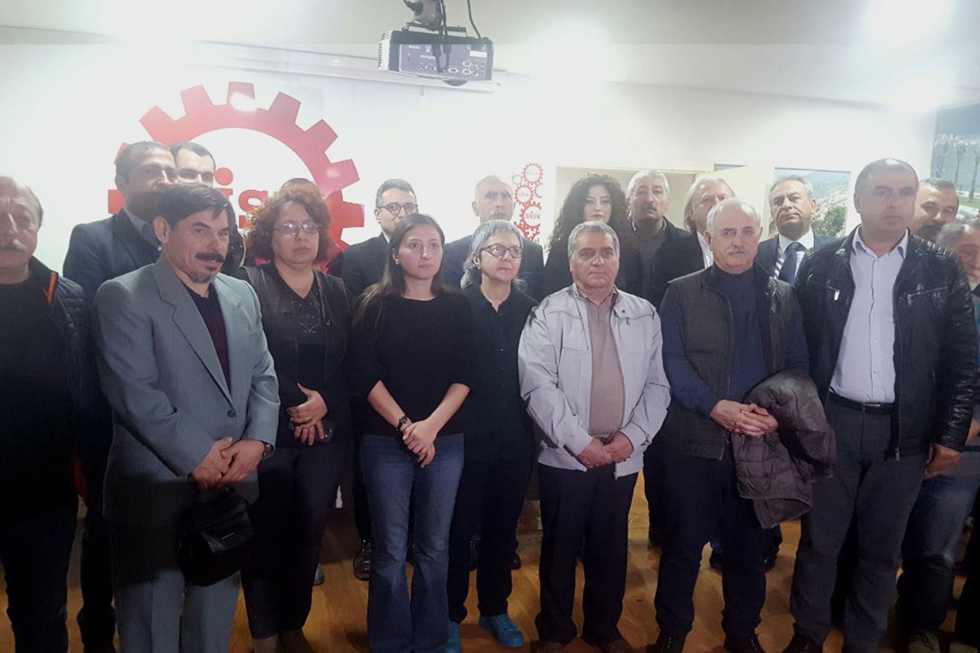 İzmir Emek ve Demokrasi Güçleri İdlib'de yaşanan çatışmalara ilişkin basın toplantısı düzenledi