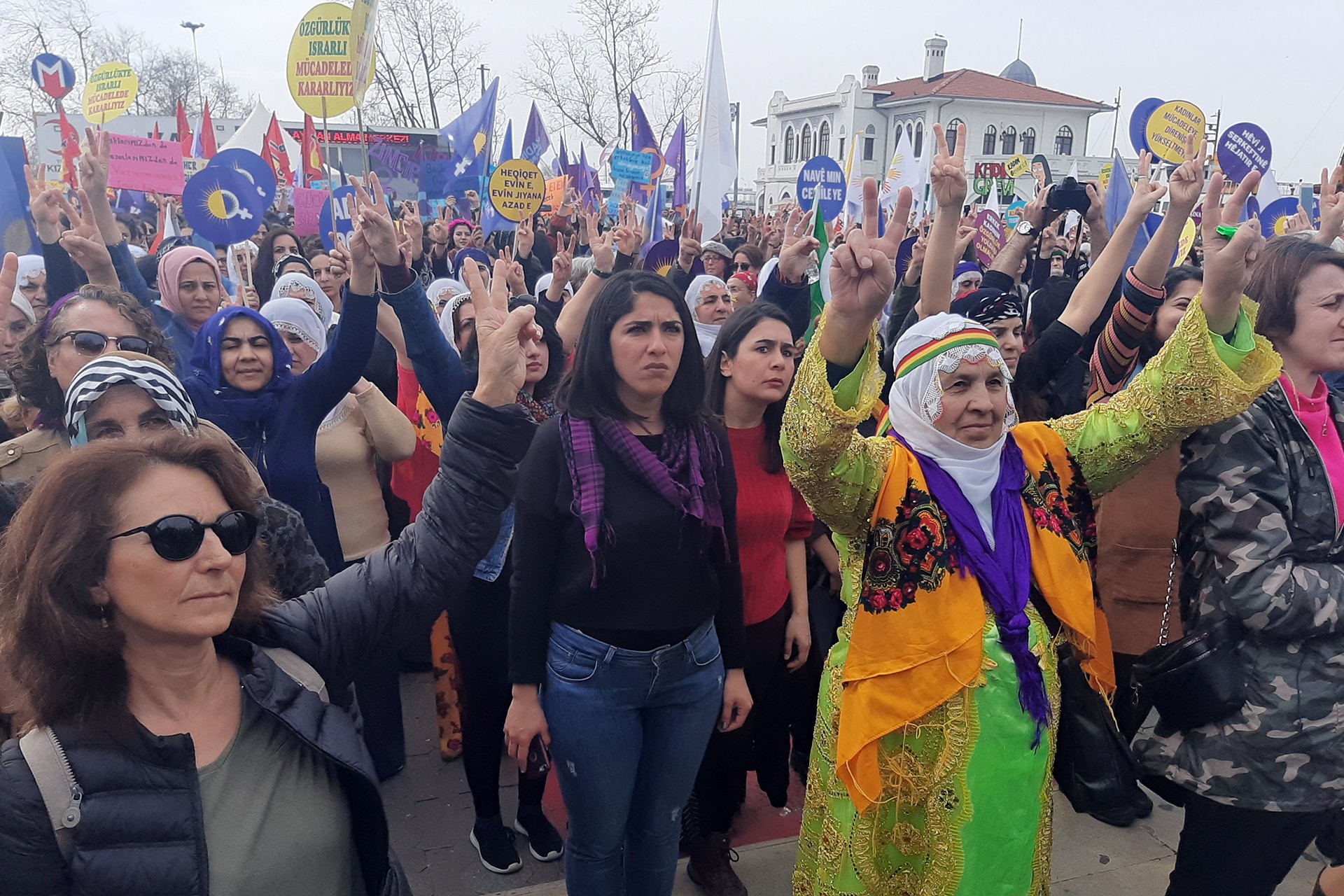 İstanbul'da kadınlar Kadıköy'de toplandı