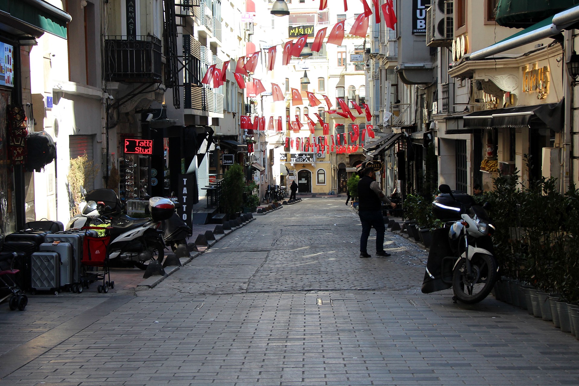 Taksim'de boş sokaklar