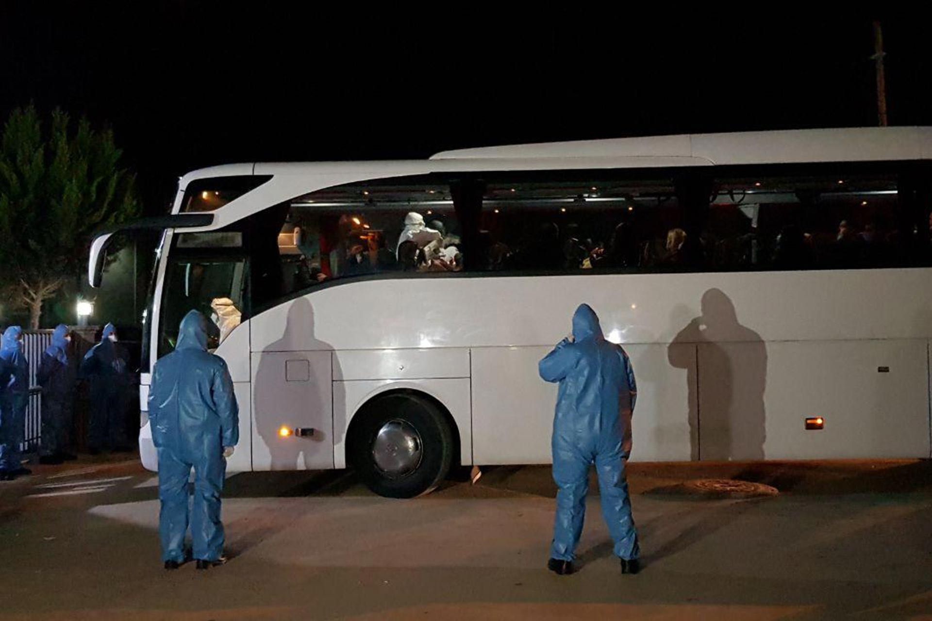 Yurt dışından uçakla İstanbul'a gelen yolcular, Kocaeli'deki KYK'ye bağlı Canfeda Hatun Öğrenci Yurduna yerleştirildi.