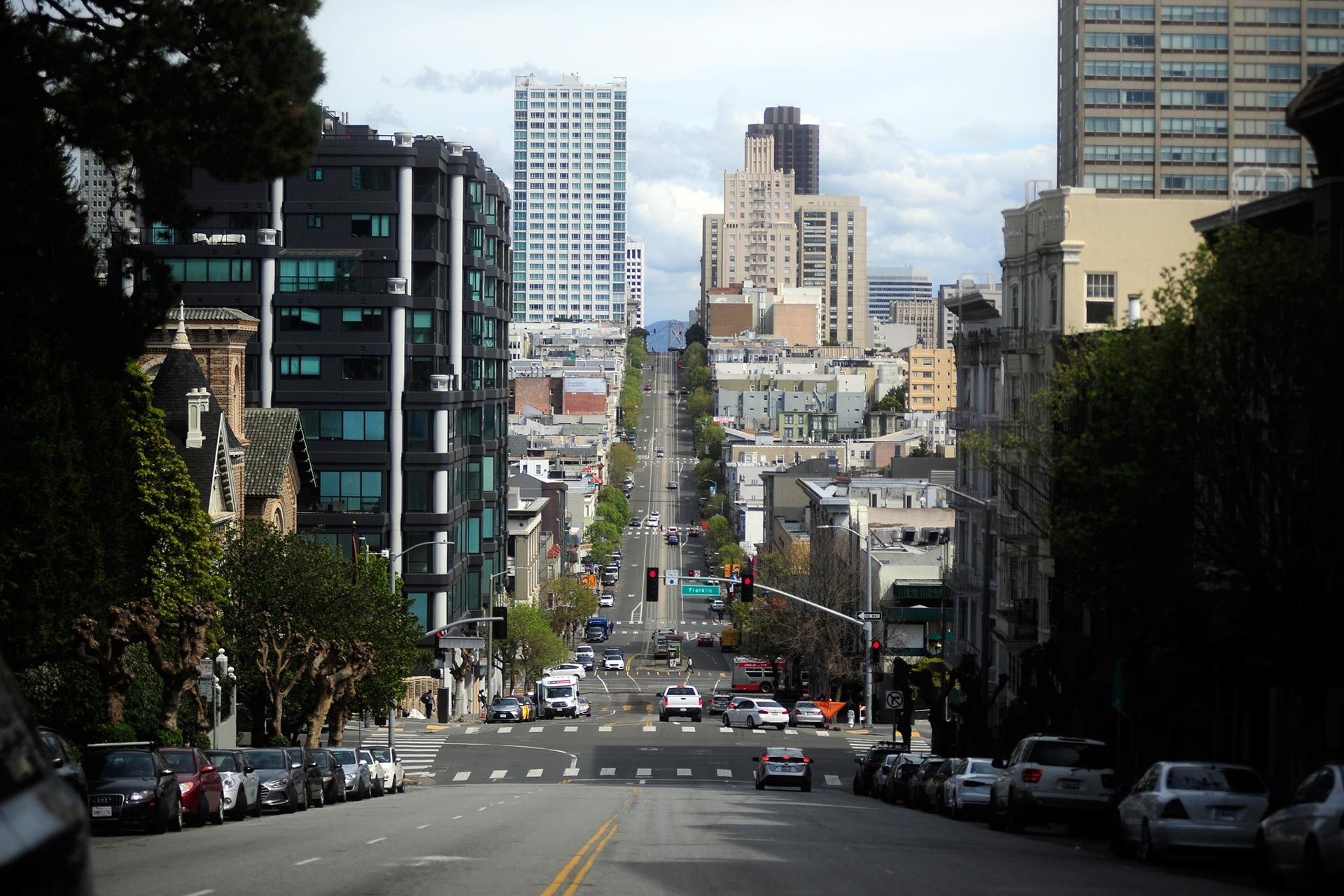 ABD'nin Kaliforniya eyaletinin San Francisco kentinde koronavirüs salgınıyla mücadele için alınan tedbirlerin ardından sokaklarda sakinlik gözlendi. 