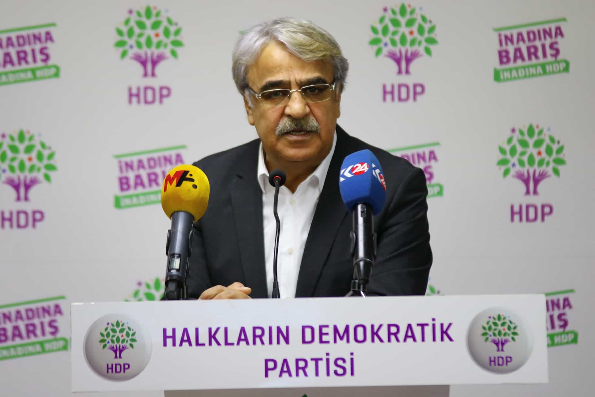 HDP Eş Genel Başkanı Mithat Sancar partisinin genel merkezinde basın toplantısı düzenledi.