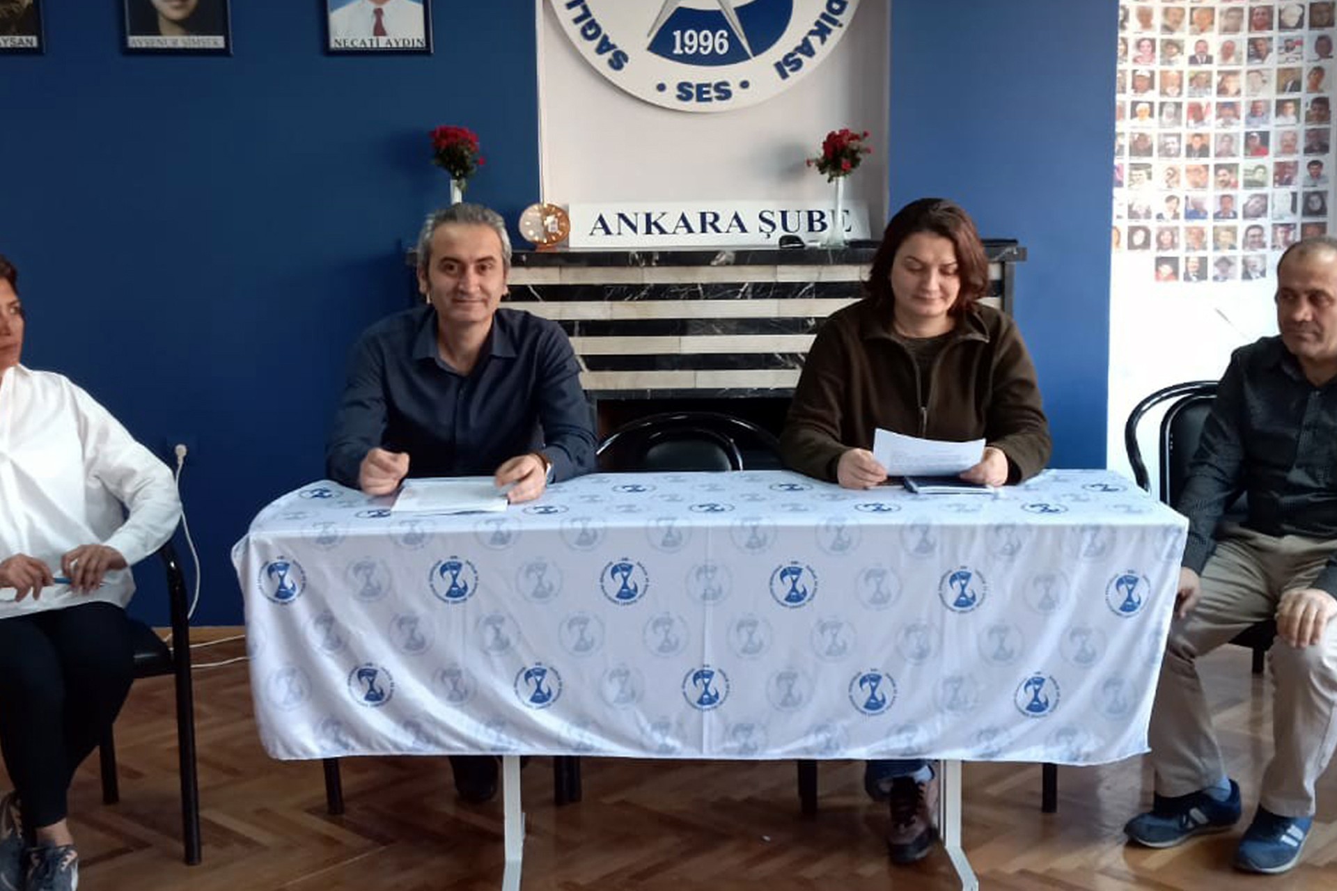 SES Ankara Şubesi üyeleri açıklama yapıyor