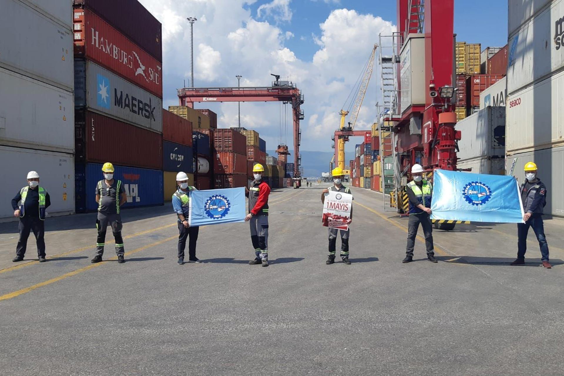 Gemlik Gemport'ta liman işçileri 1 Mayıs'ı kutladı.