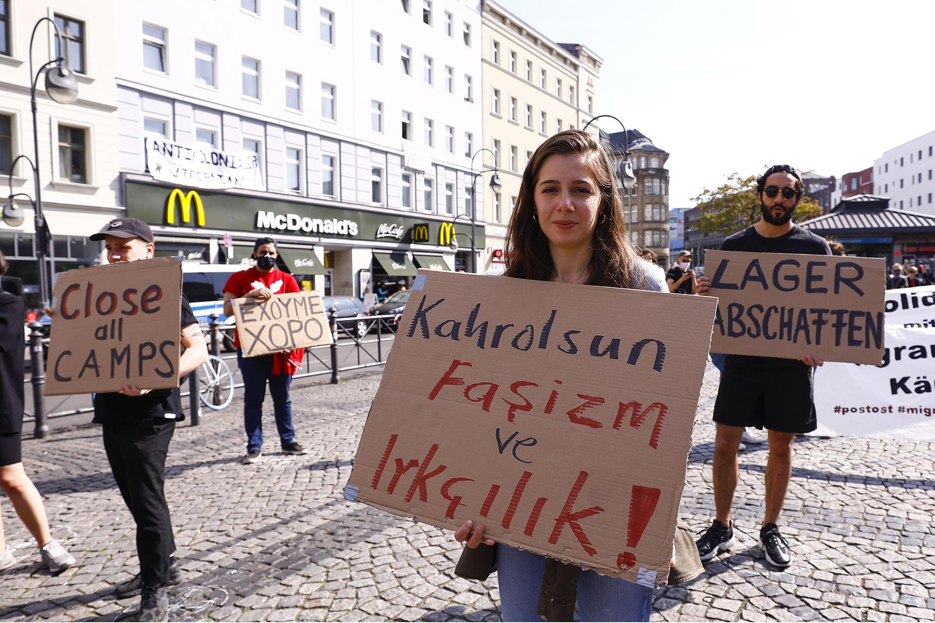 Almanya'nın başkenti Berlin'de faşizme ve ırkçılığa karşı gösteri düzenlendi.