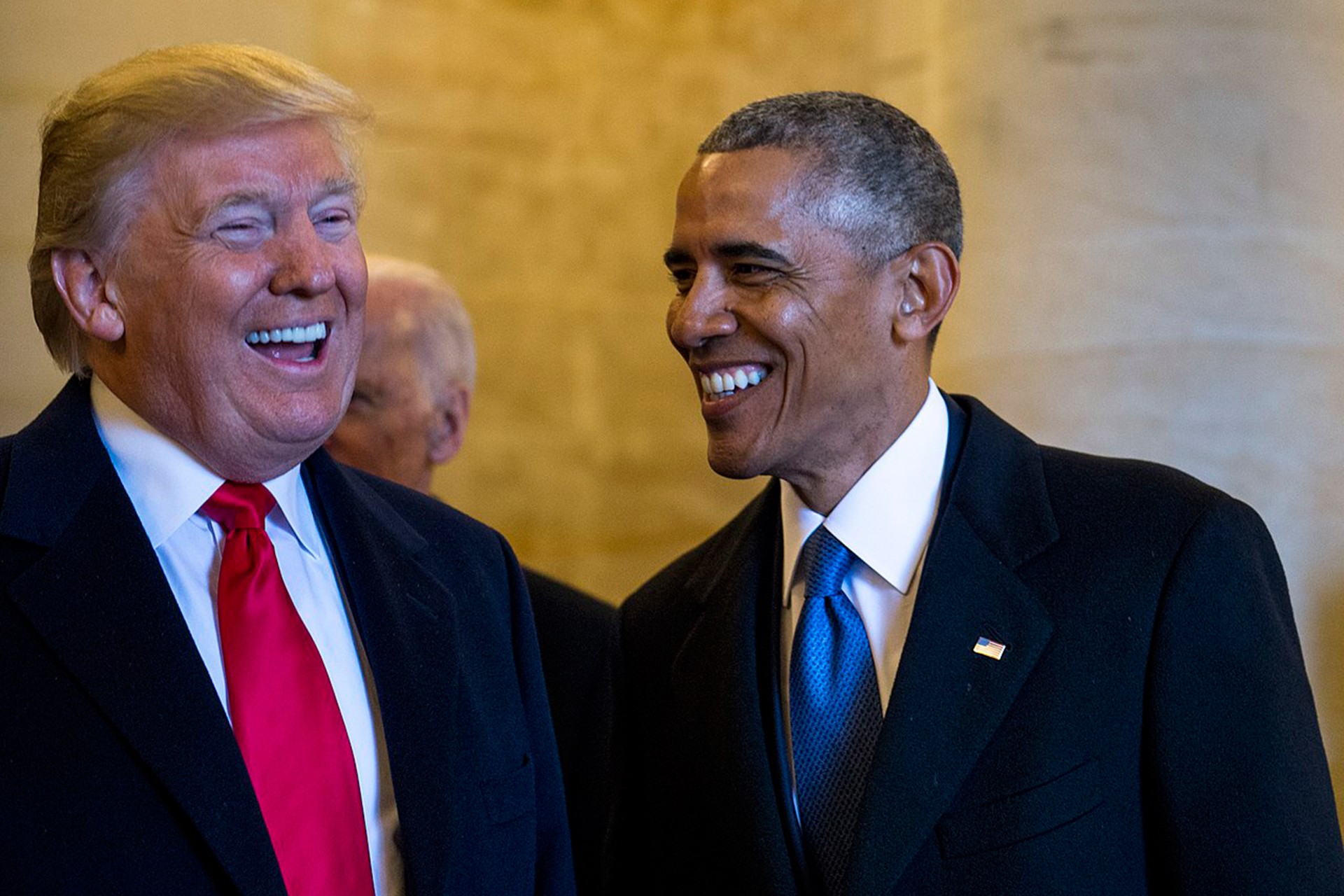 Donald Trump (solda) ve Barack Obama